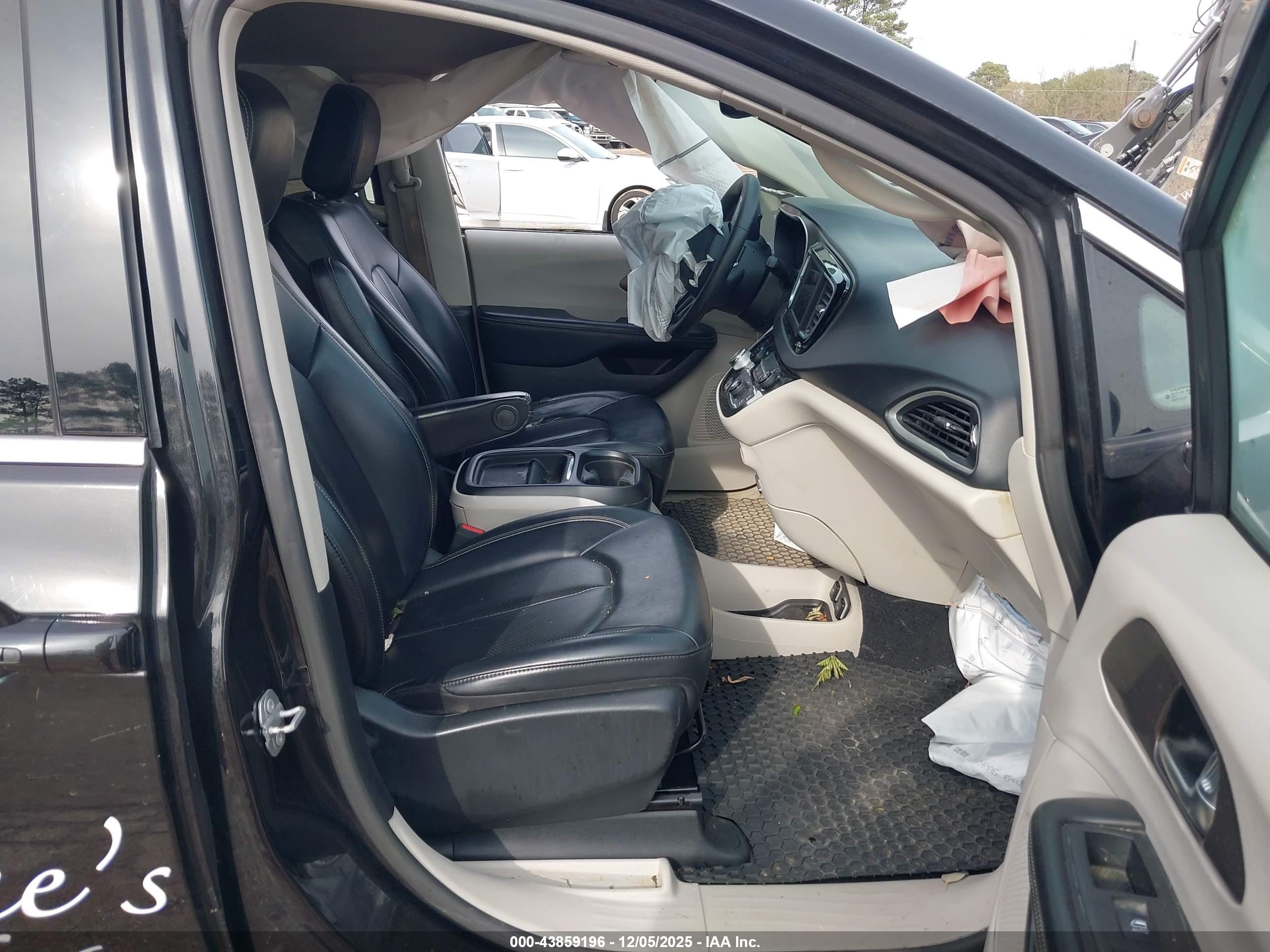 CHRYSLER VOYAGER image 5