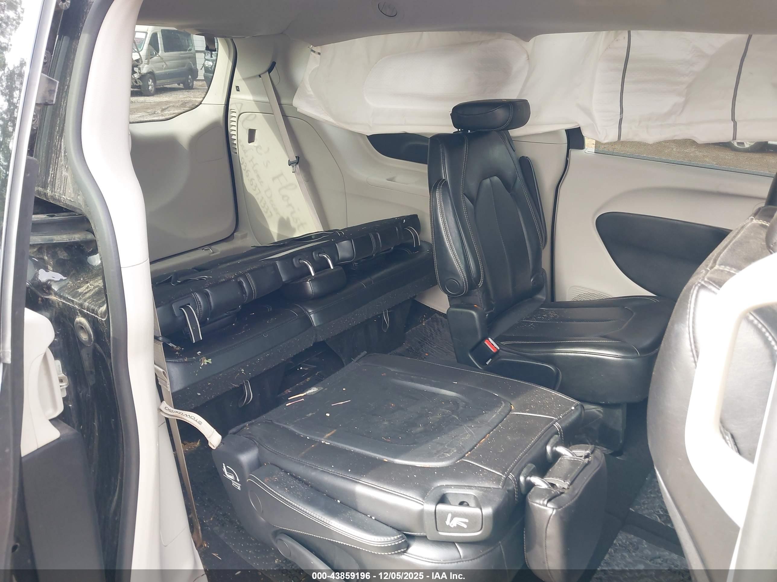 CHRYSLER VOYAGER image 8