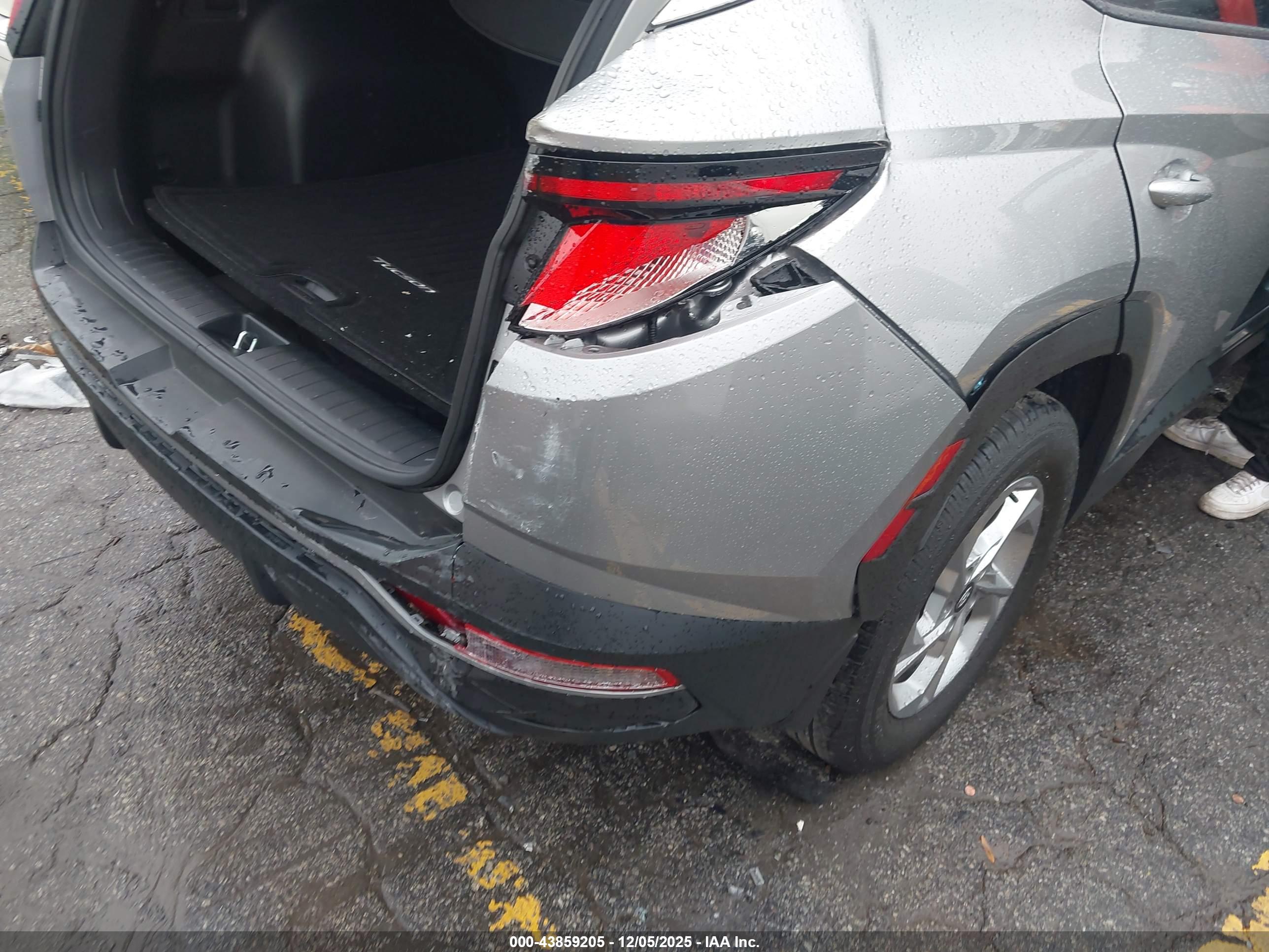 HYUNDAI TUCSON image 6