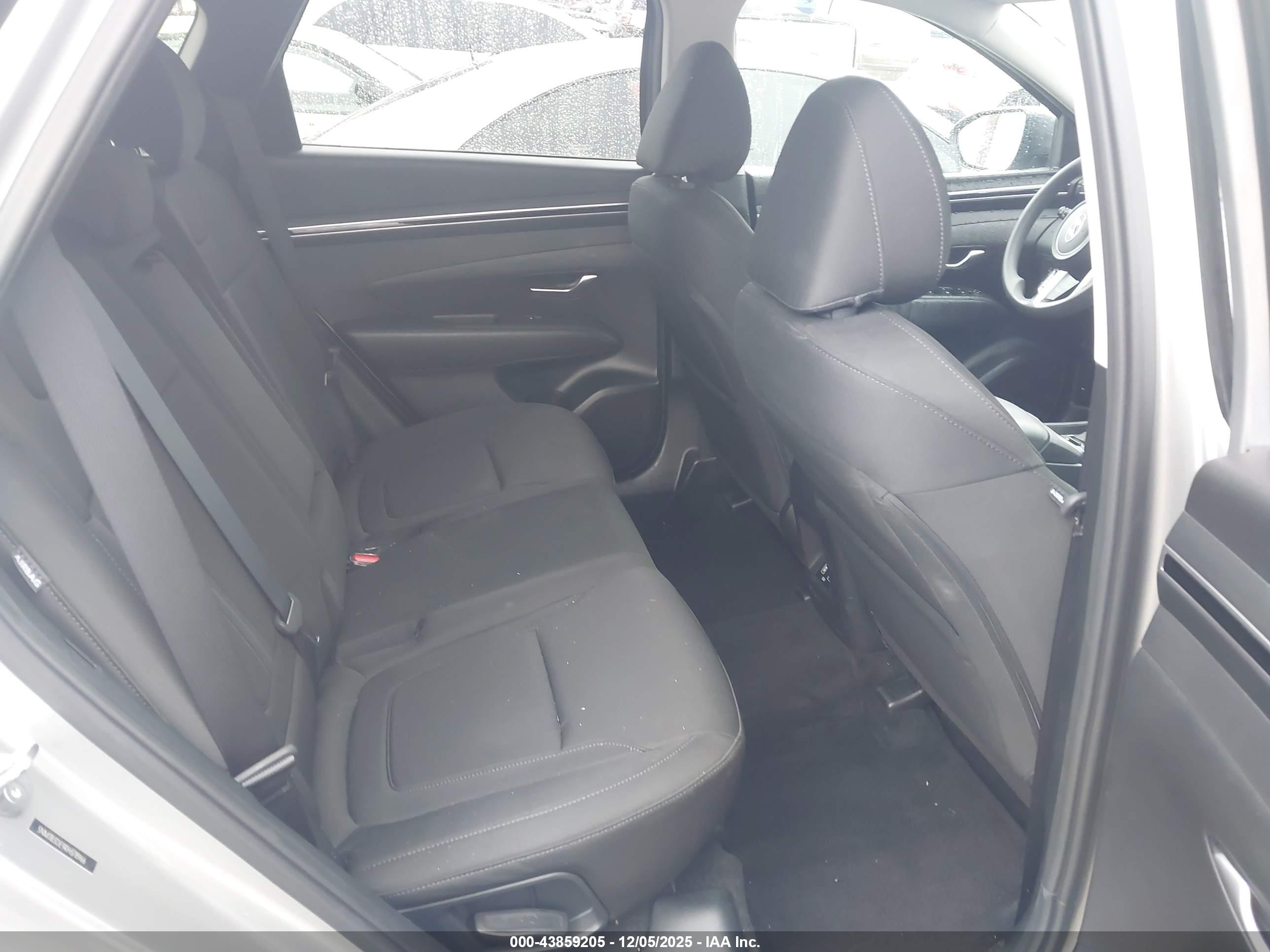 HYUNDAI TUCSON image 8