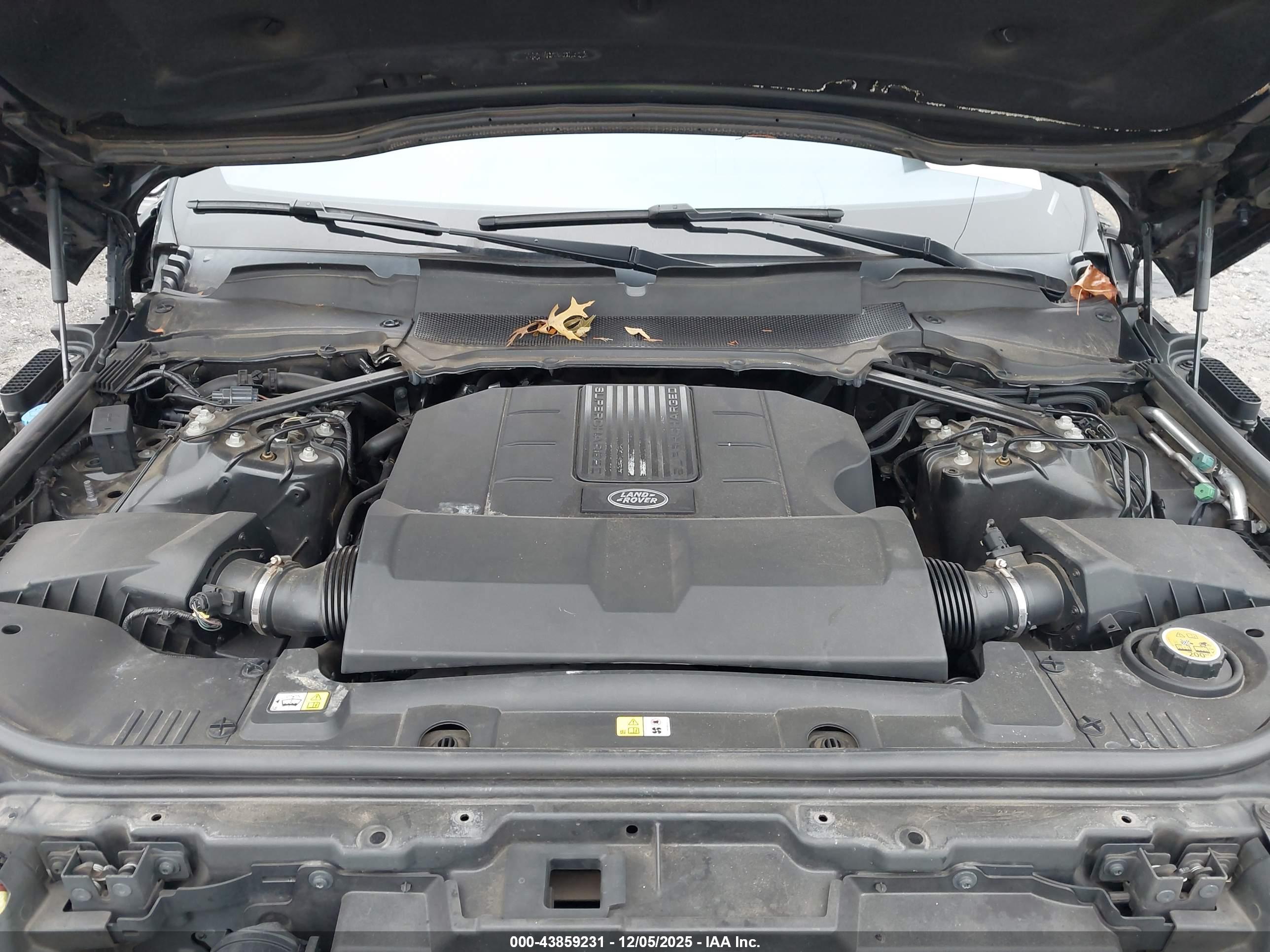 LAND ROVER image 10