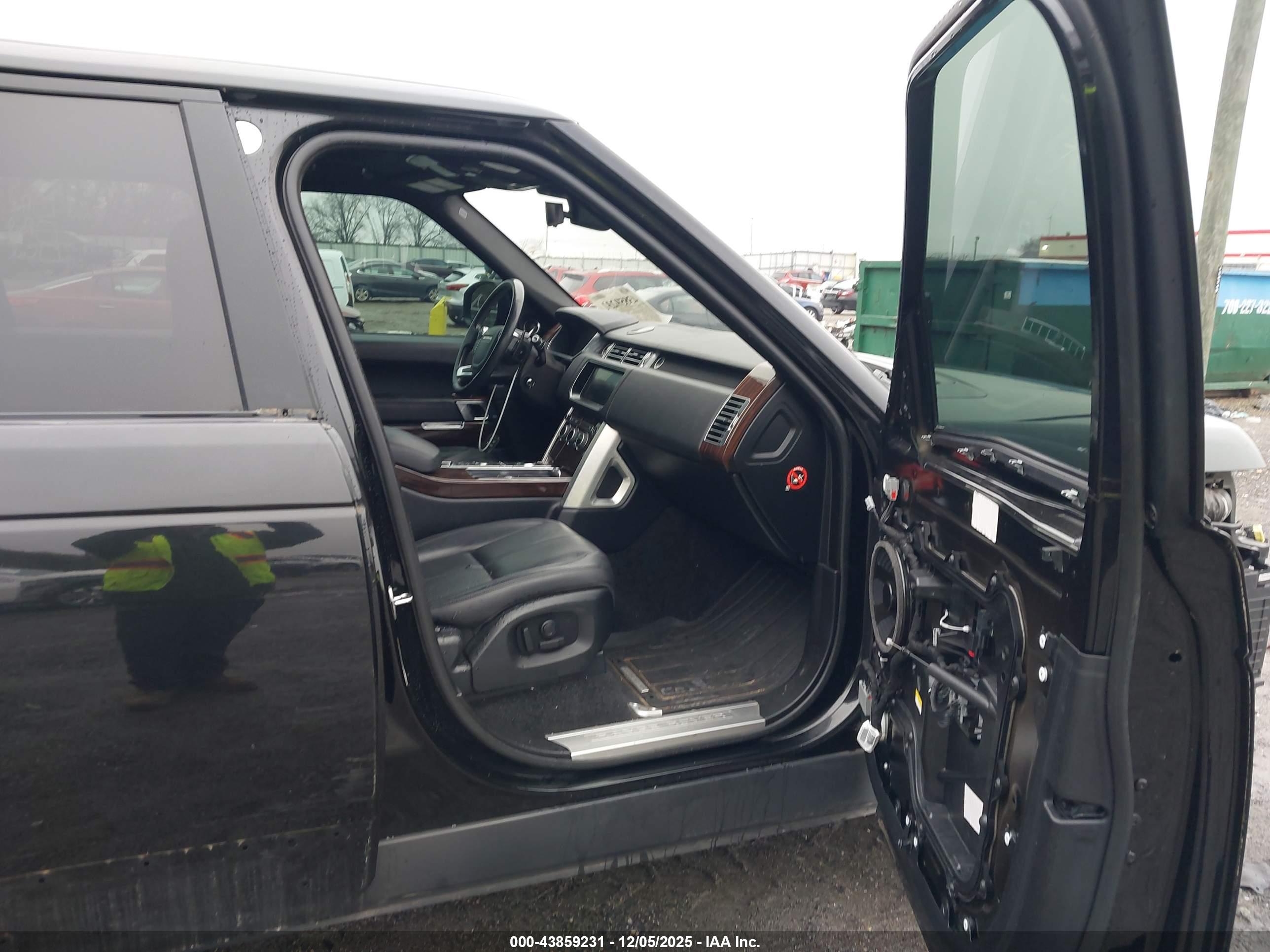 LAND ROVER image 5