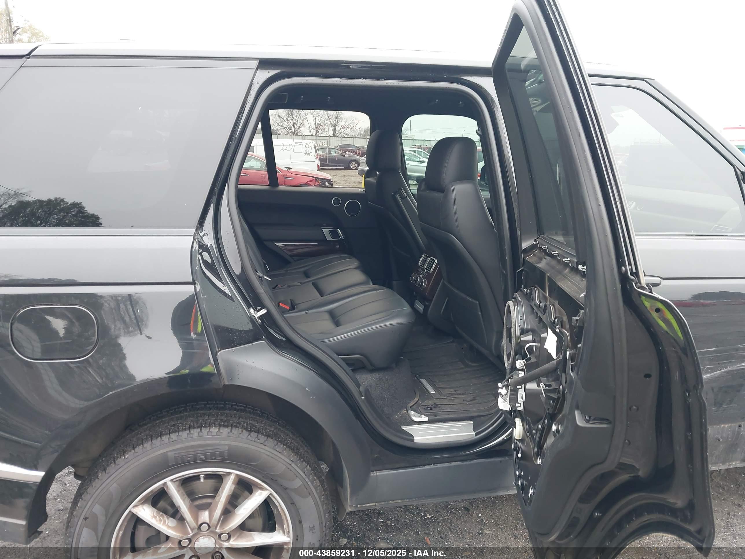 LAND ROVER image 8
