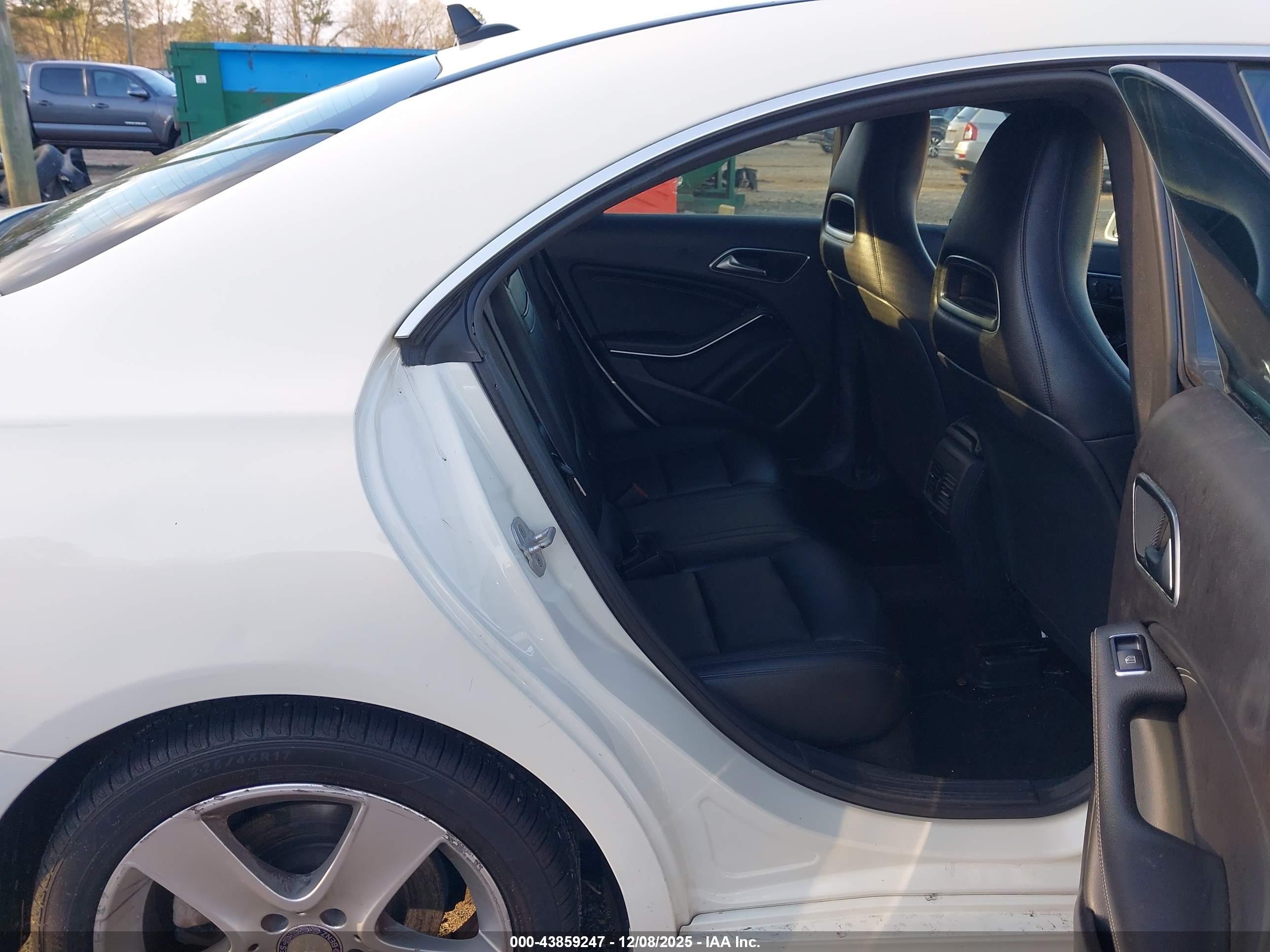 MERCEDES-BENZ CLA image 8