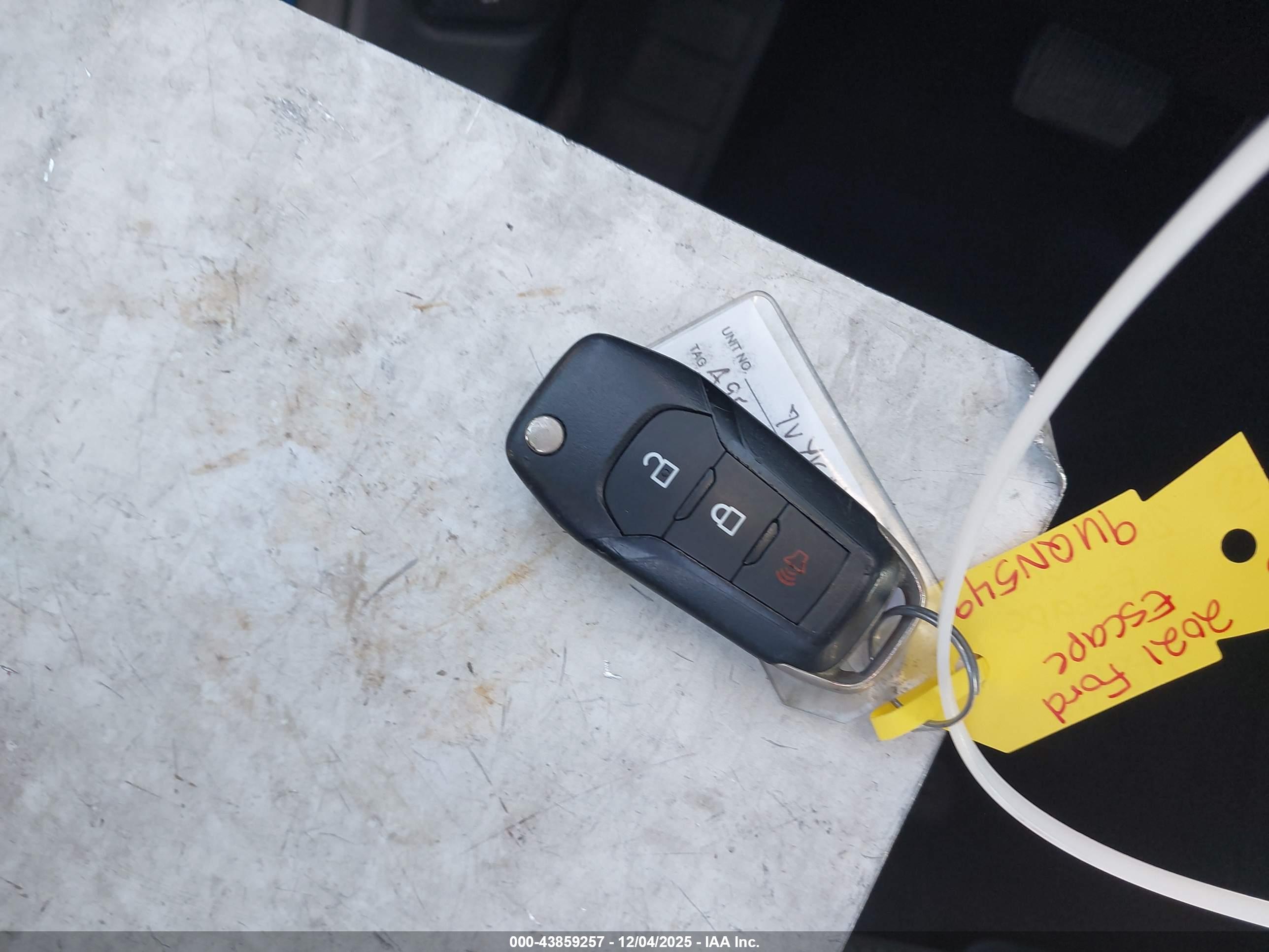 FORD ESCAPE image 11