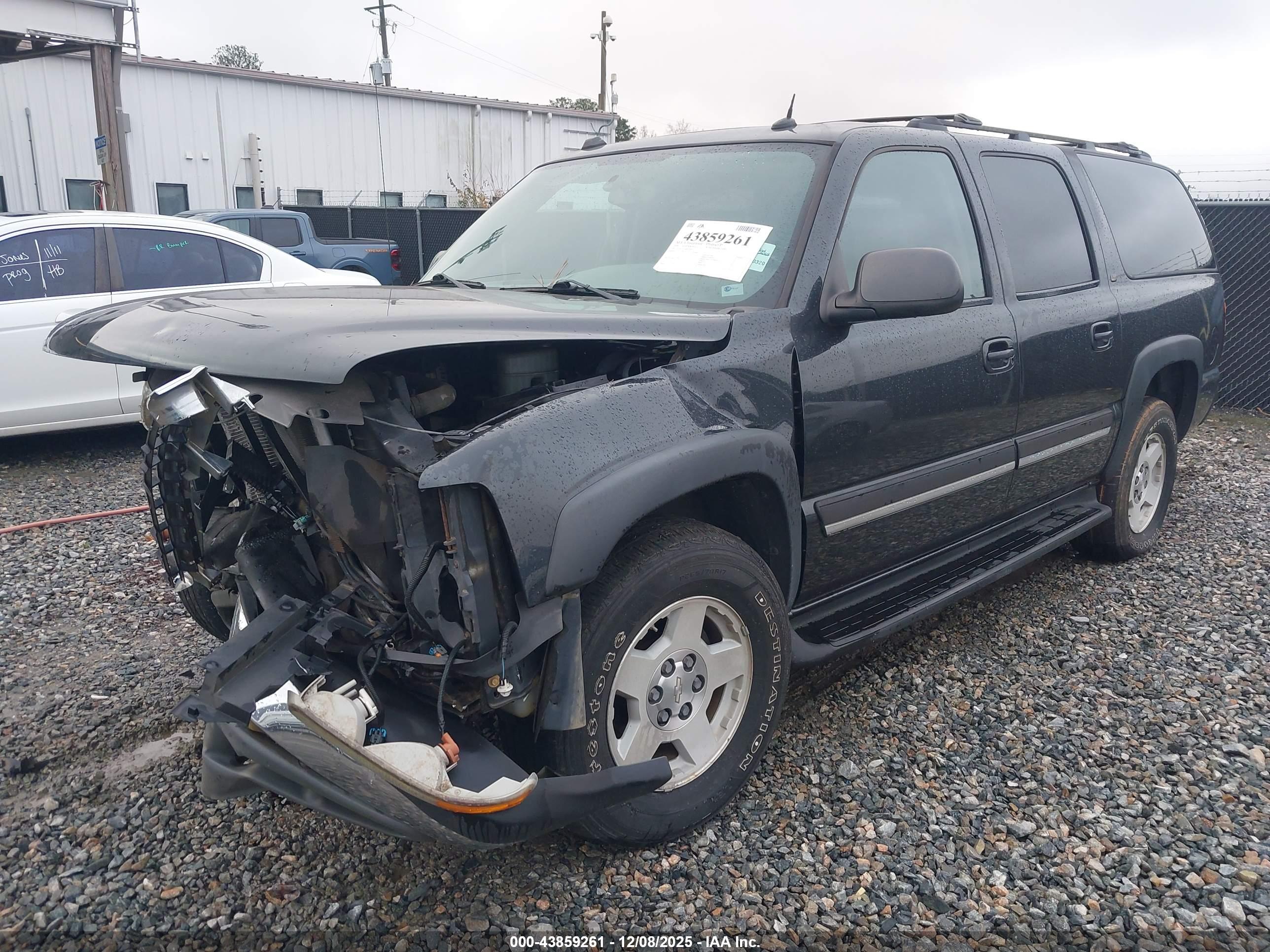 CHEVROLET SUBURBAN image 2