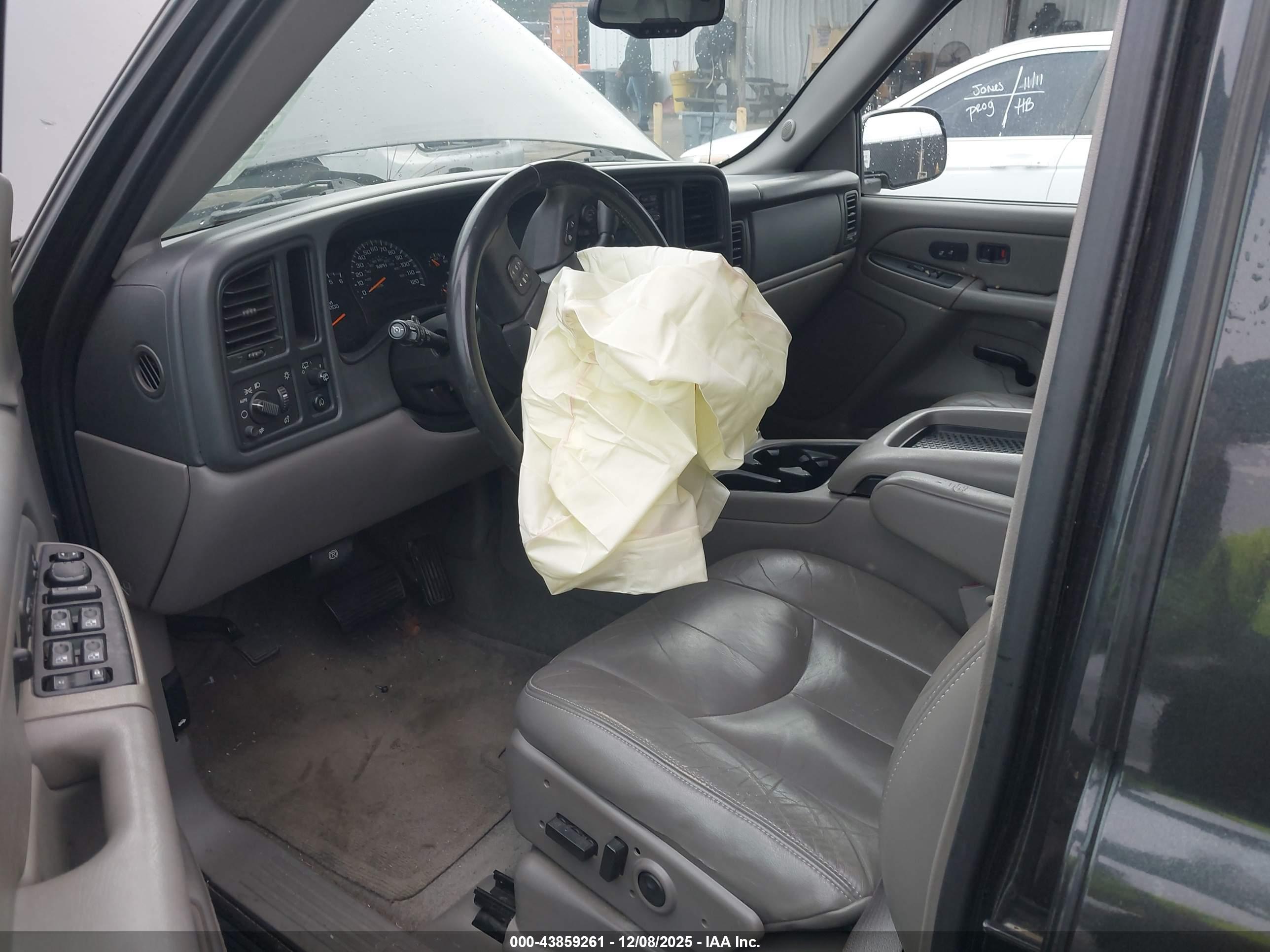 CHEVROLET SUBURBAN image 5
