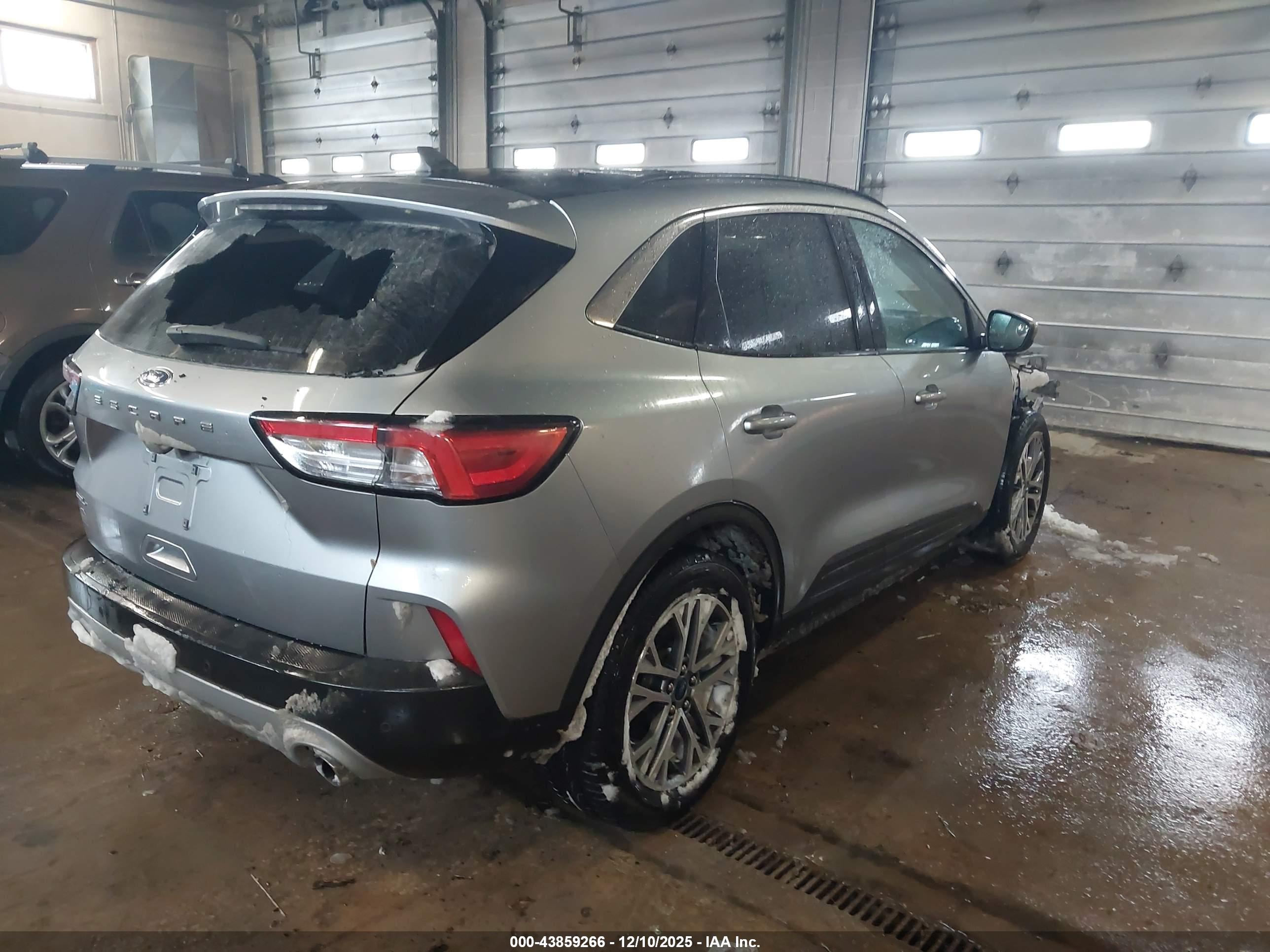 FORD ESCAPE image 4