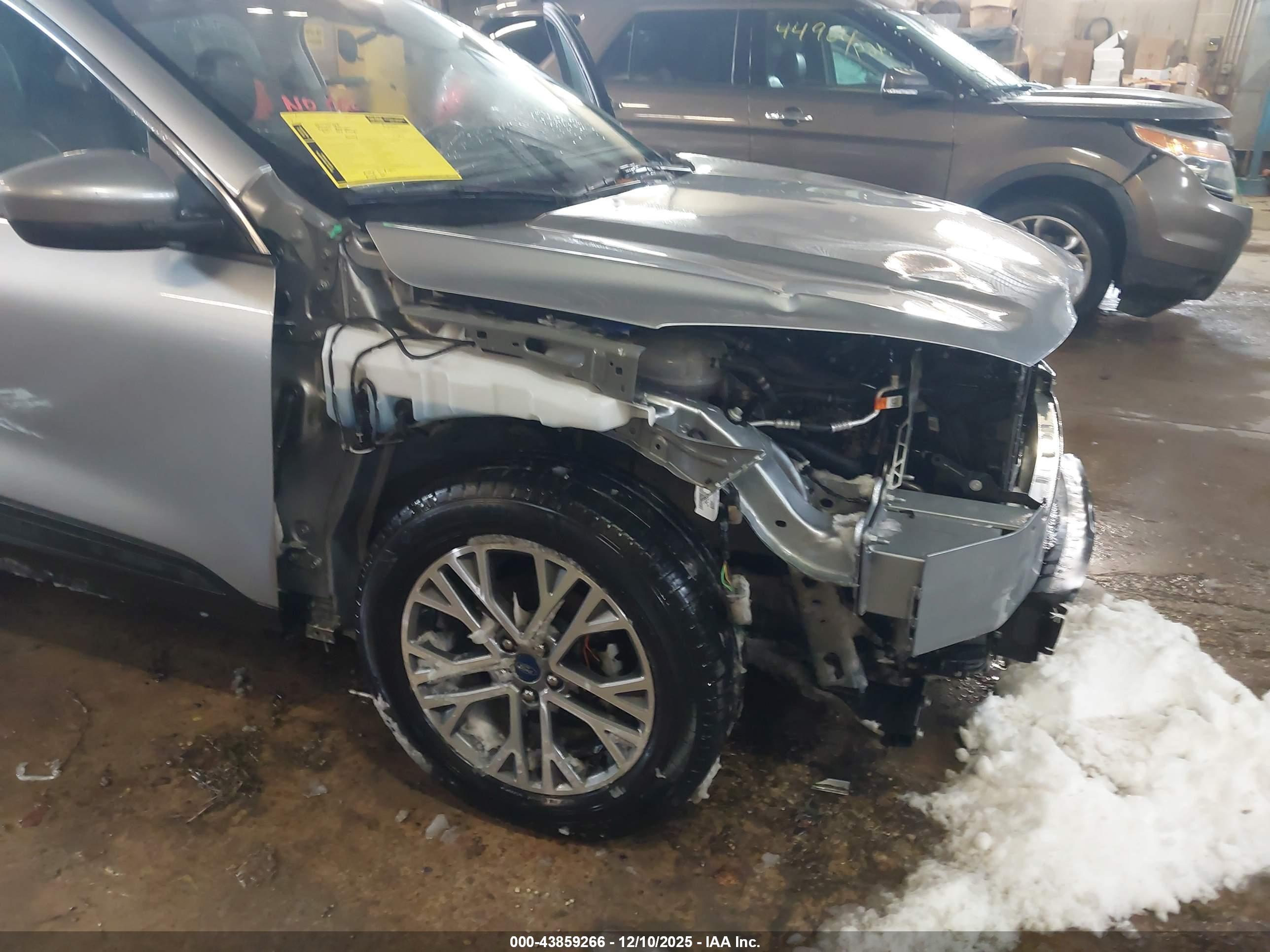 FORD ESCAPE image 6
