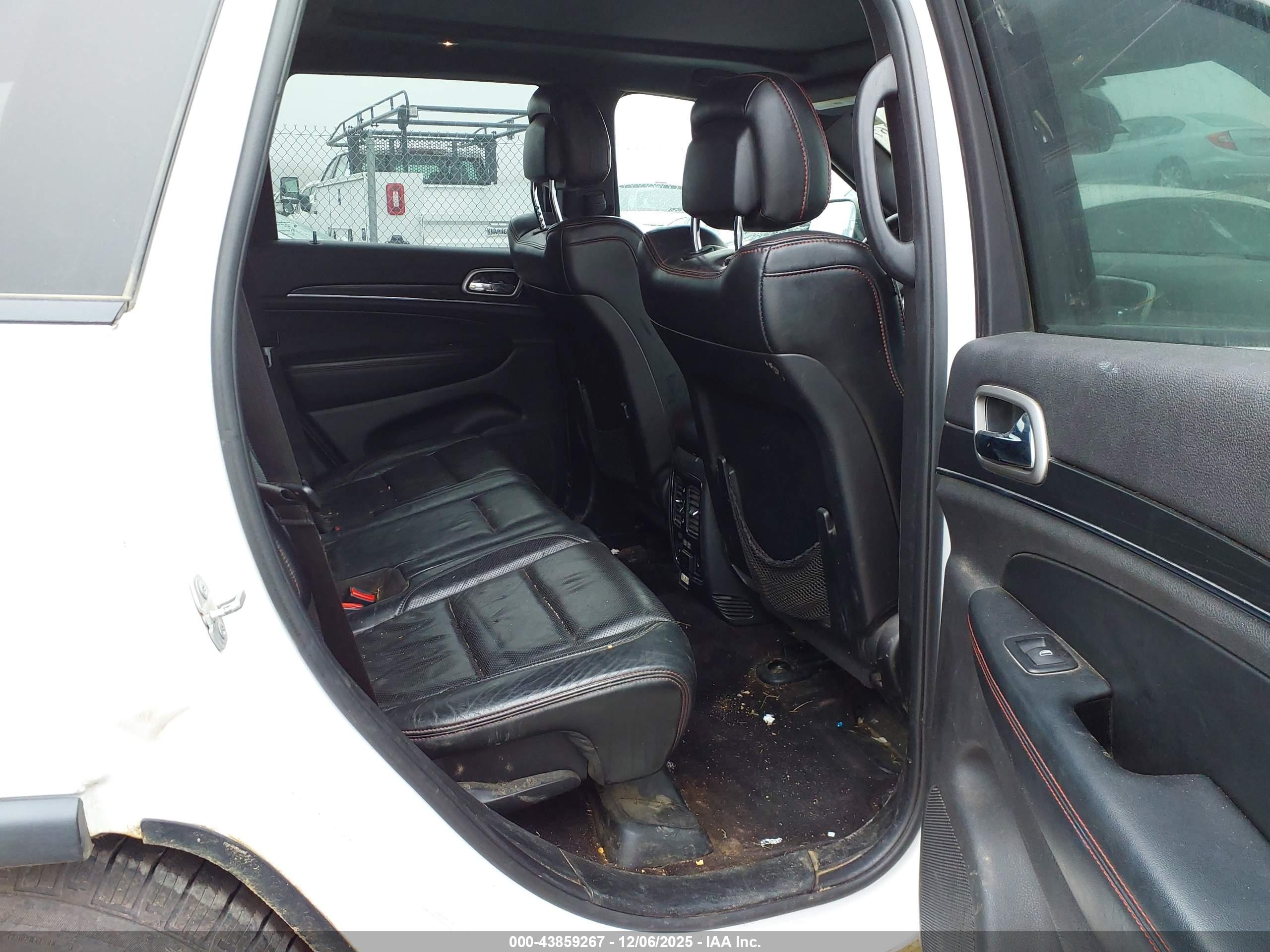 JEEP GRAND image 8