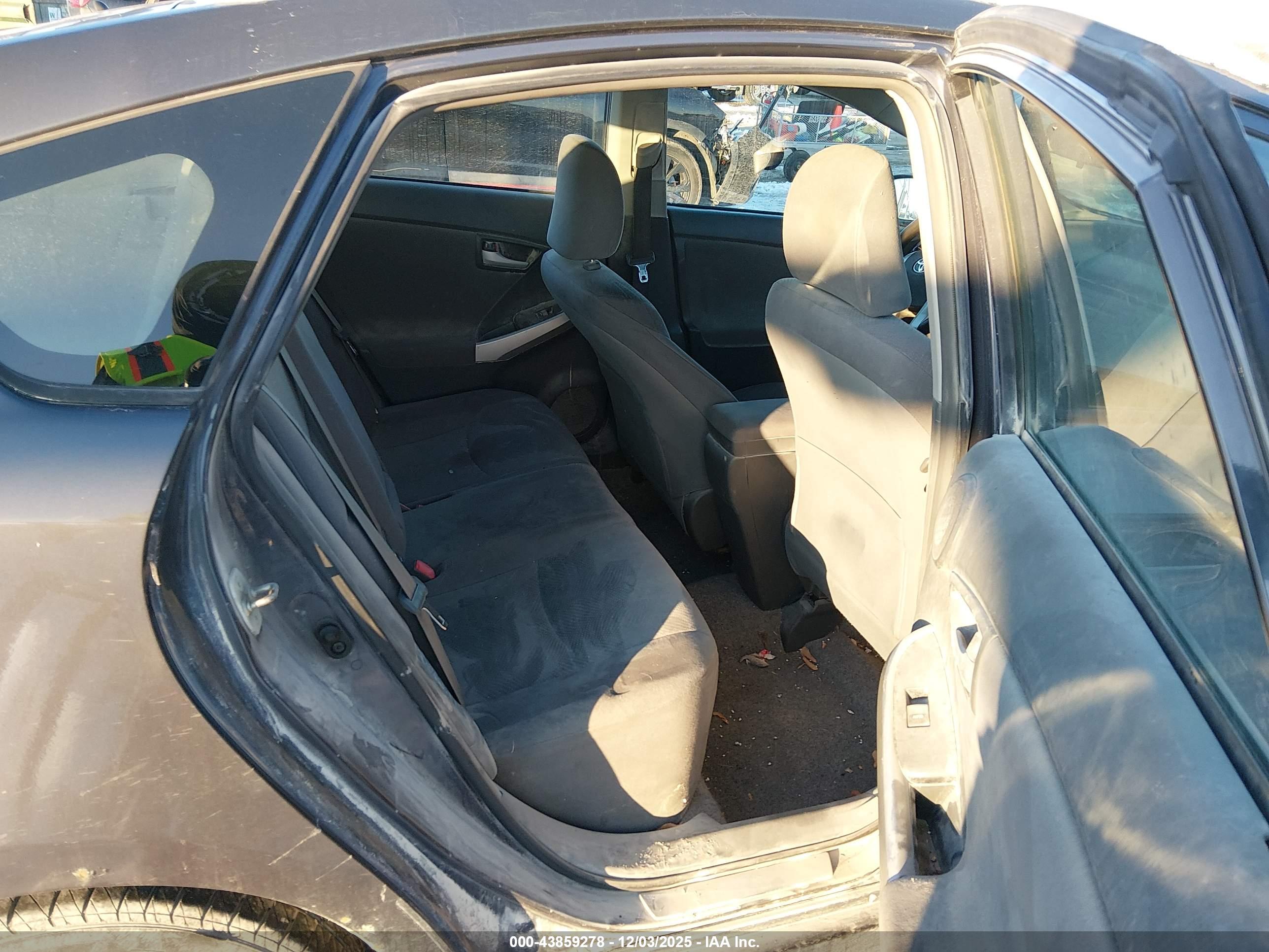 TOYOTA PRIUS image 8