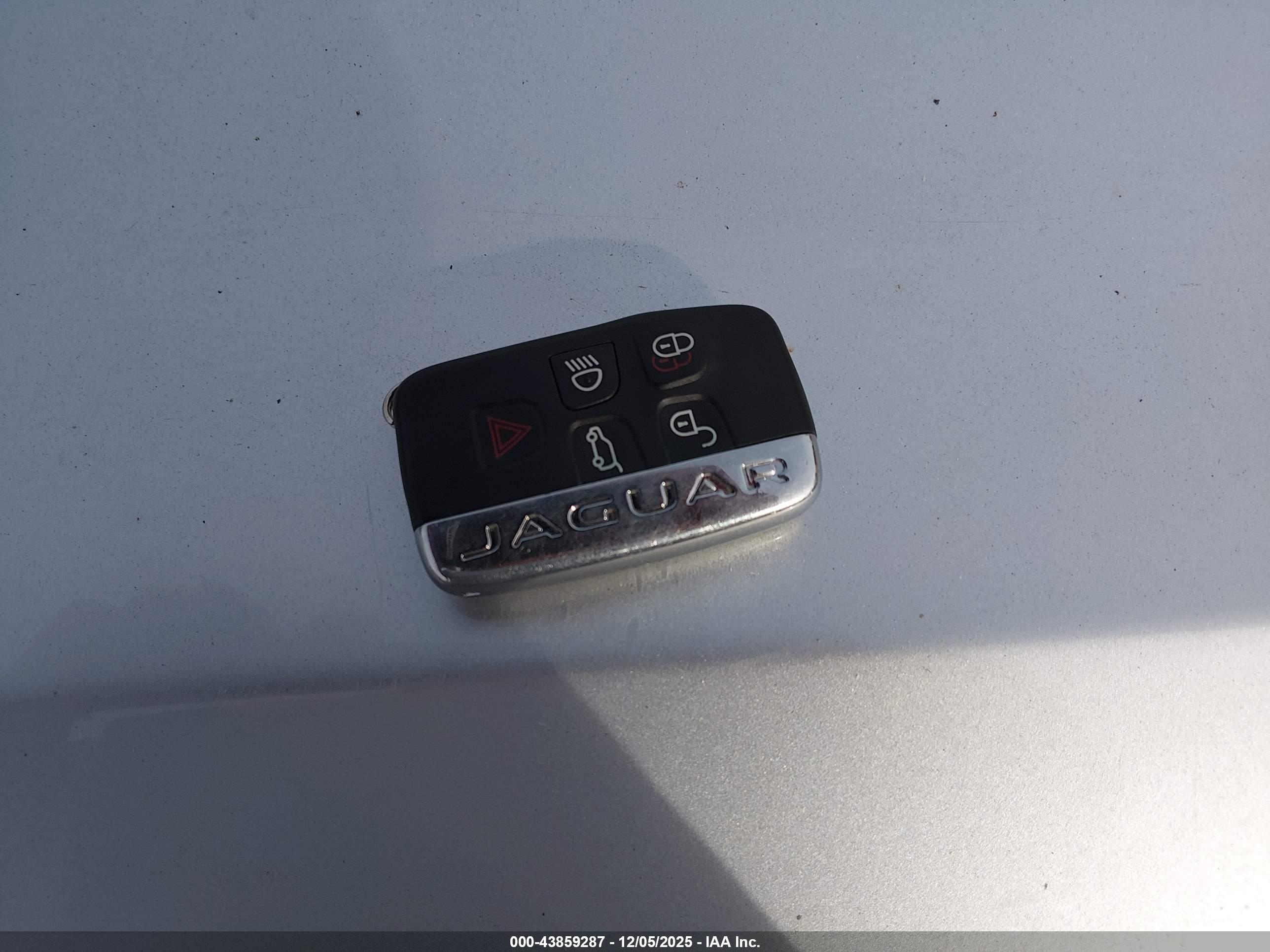 JAGUAR F-PACE image 11