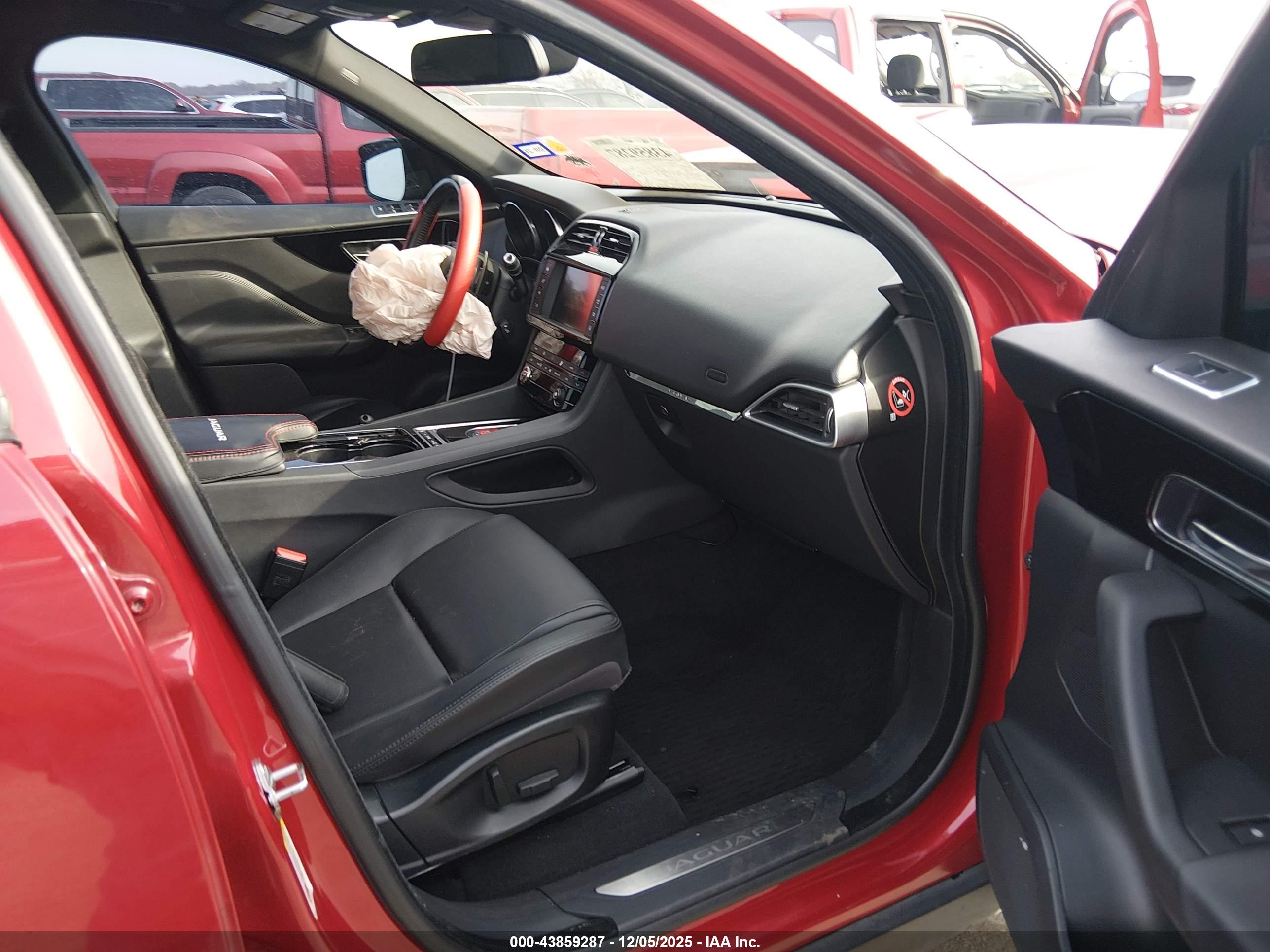 JAGUAR F-PACE image 5