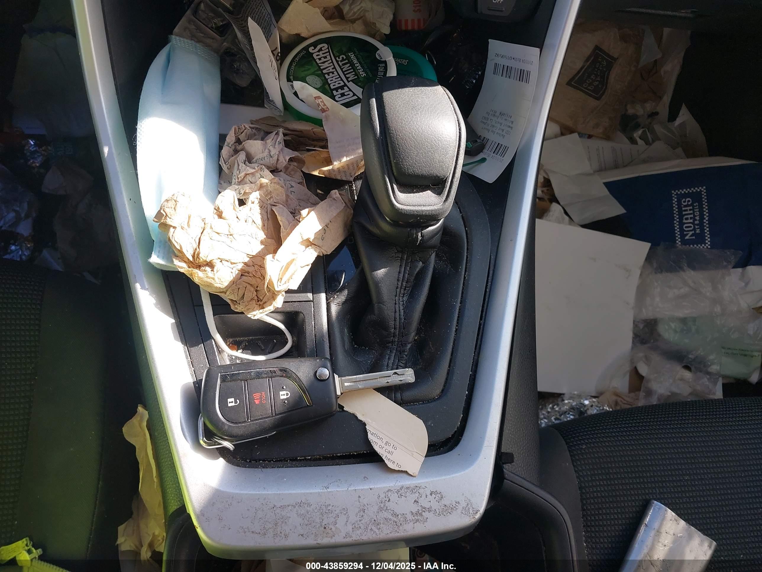 TOYOTA RAV4 image 11