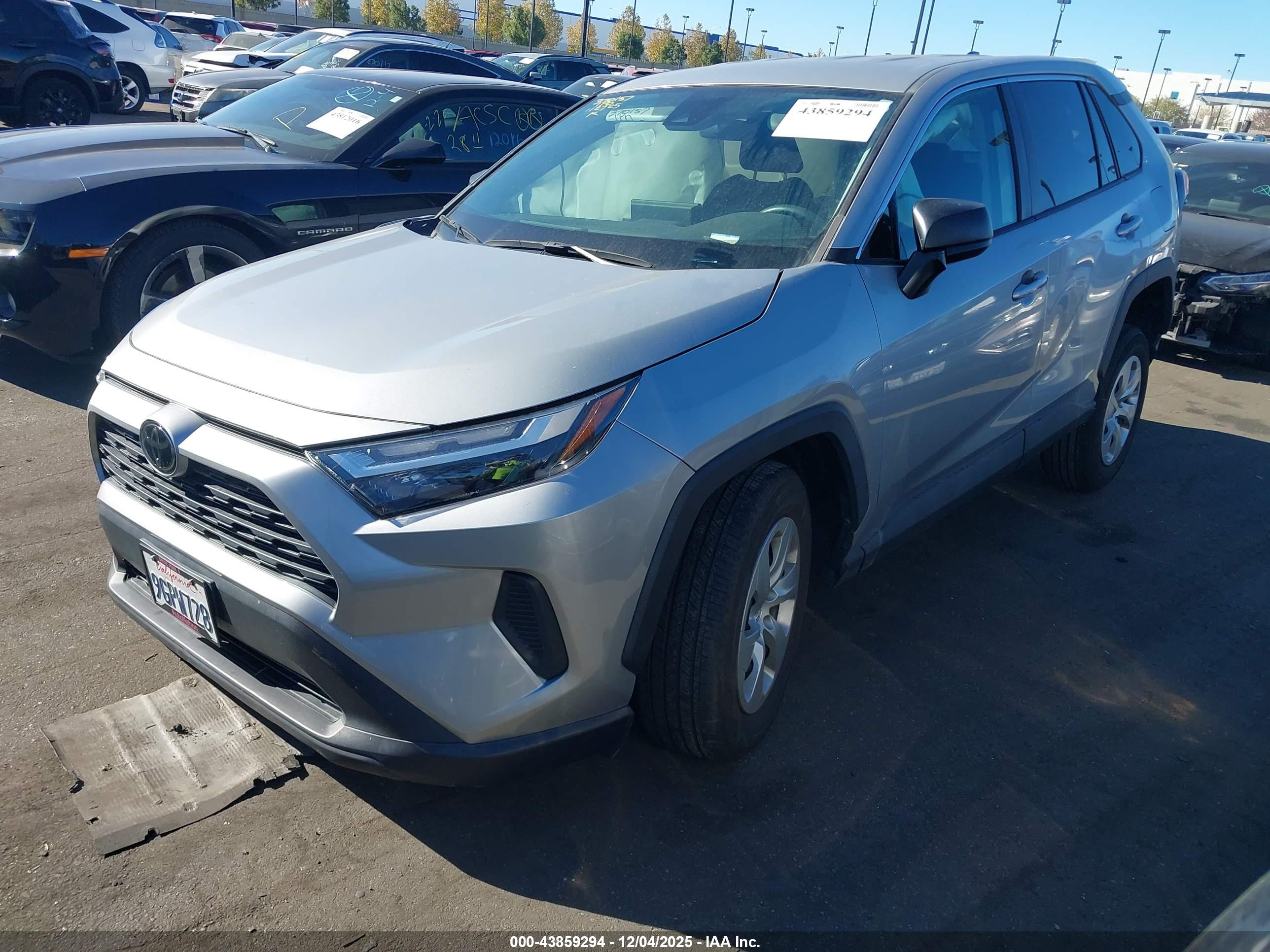 TOYOTA RAV4 image 2