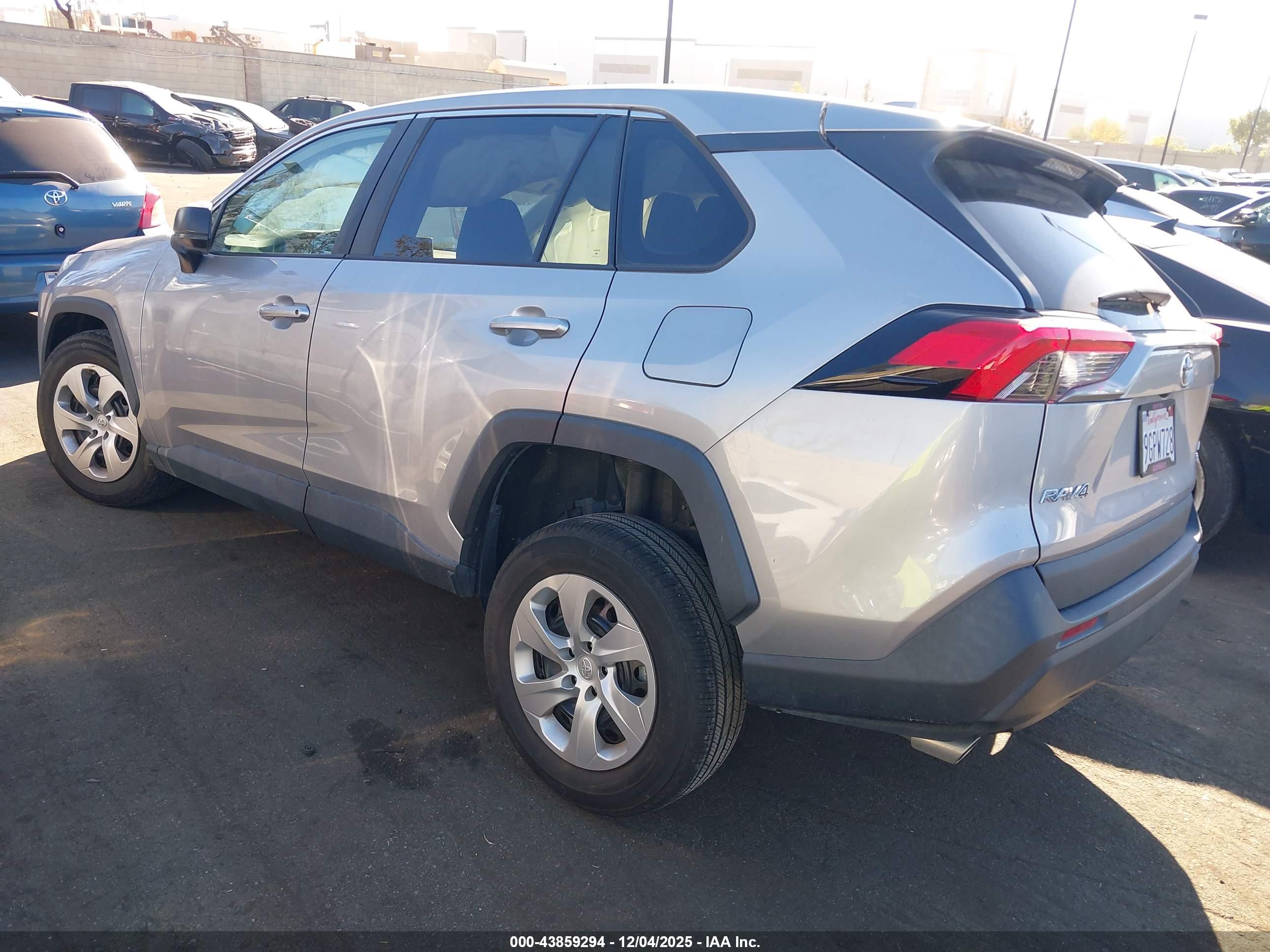 TOYOTA RAV4 image 3