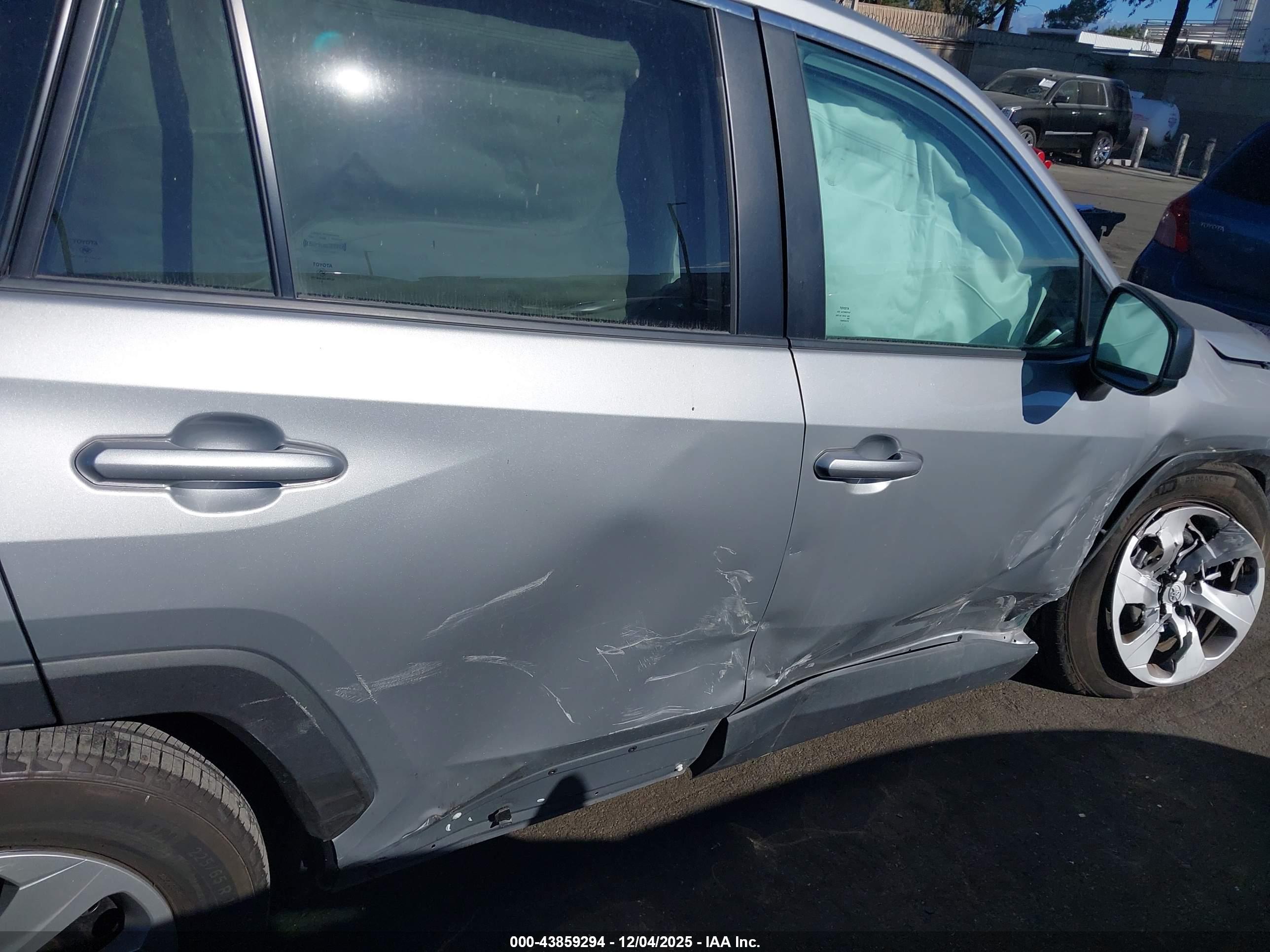 TOYOTA RAV4 image 6