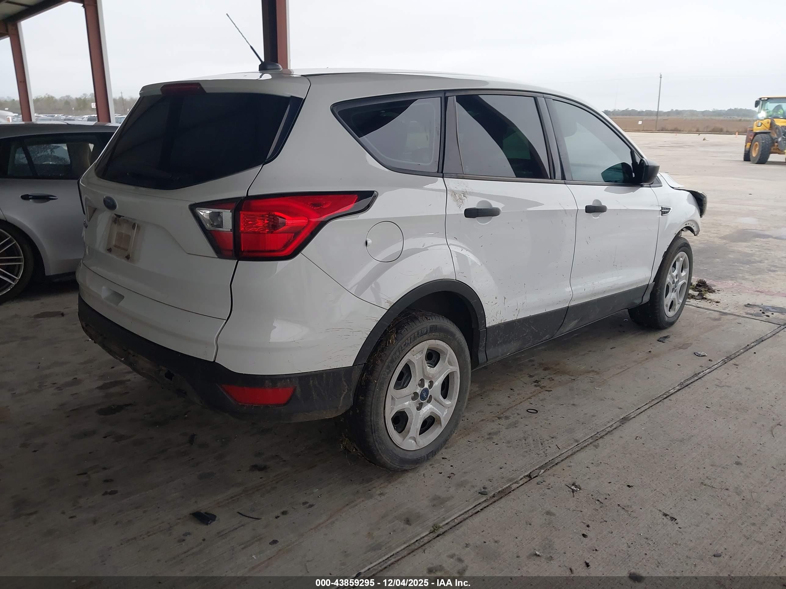 FORD ESCAPE image 4
