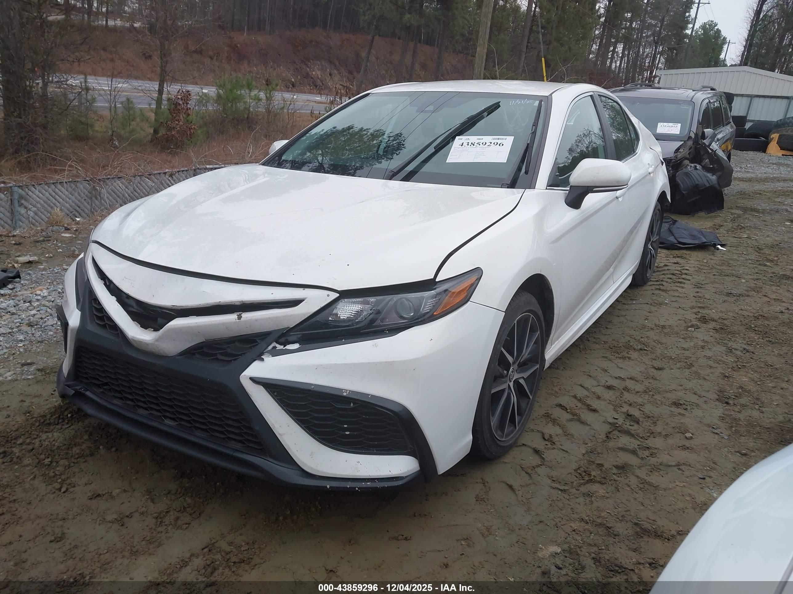 TOYOTA CAMRY image 2