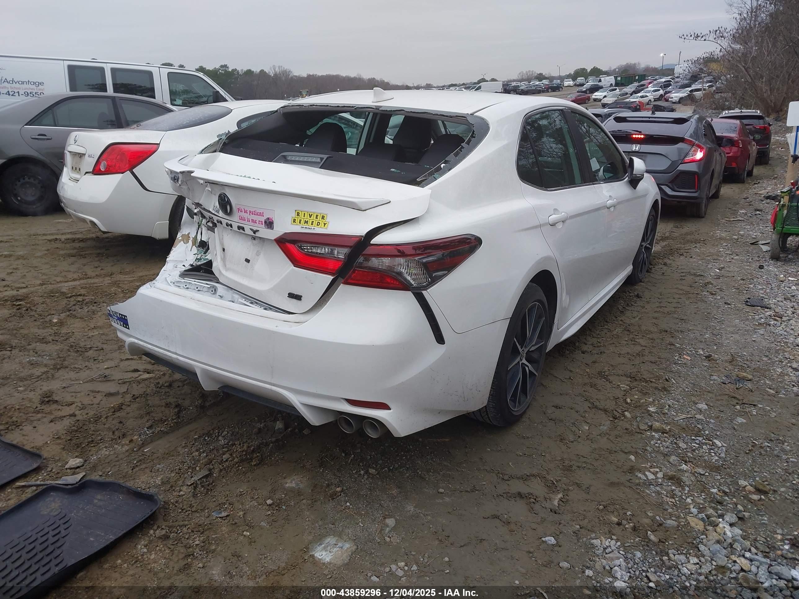 TOYOTA CAMRY image 4