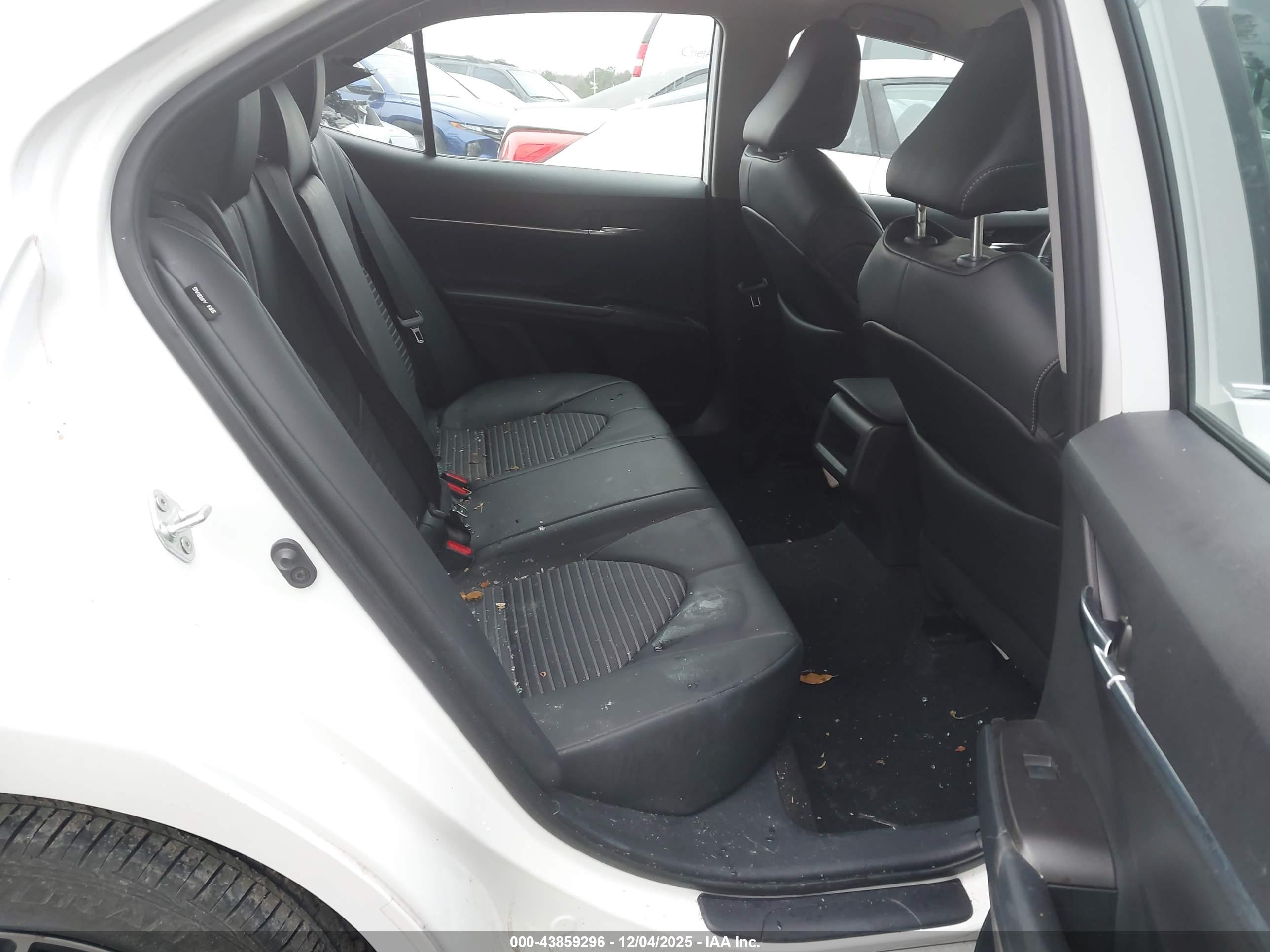 TOYOTA CAMRY image 8
