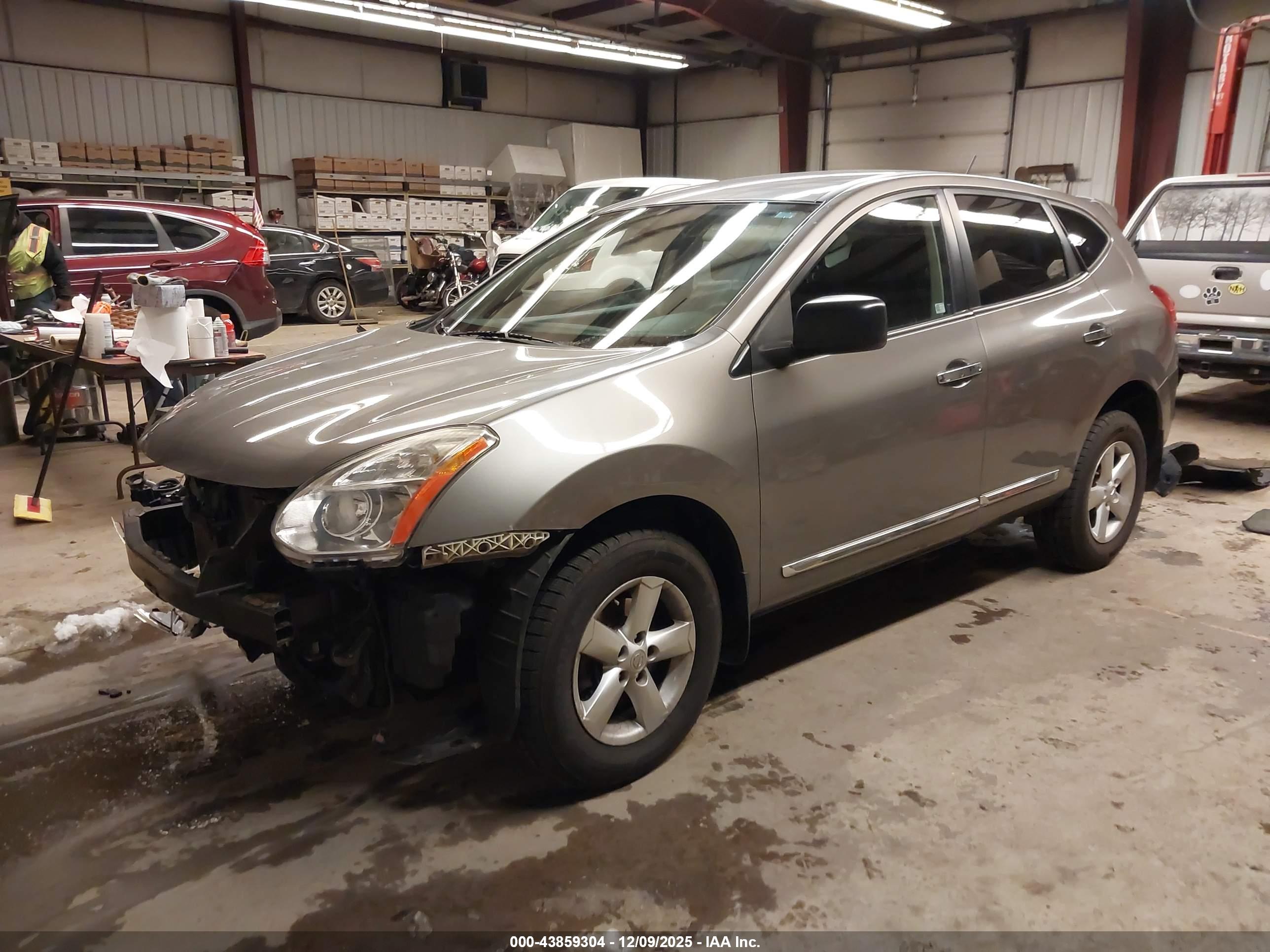 NISSAN ROGUE image 2