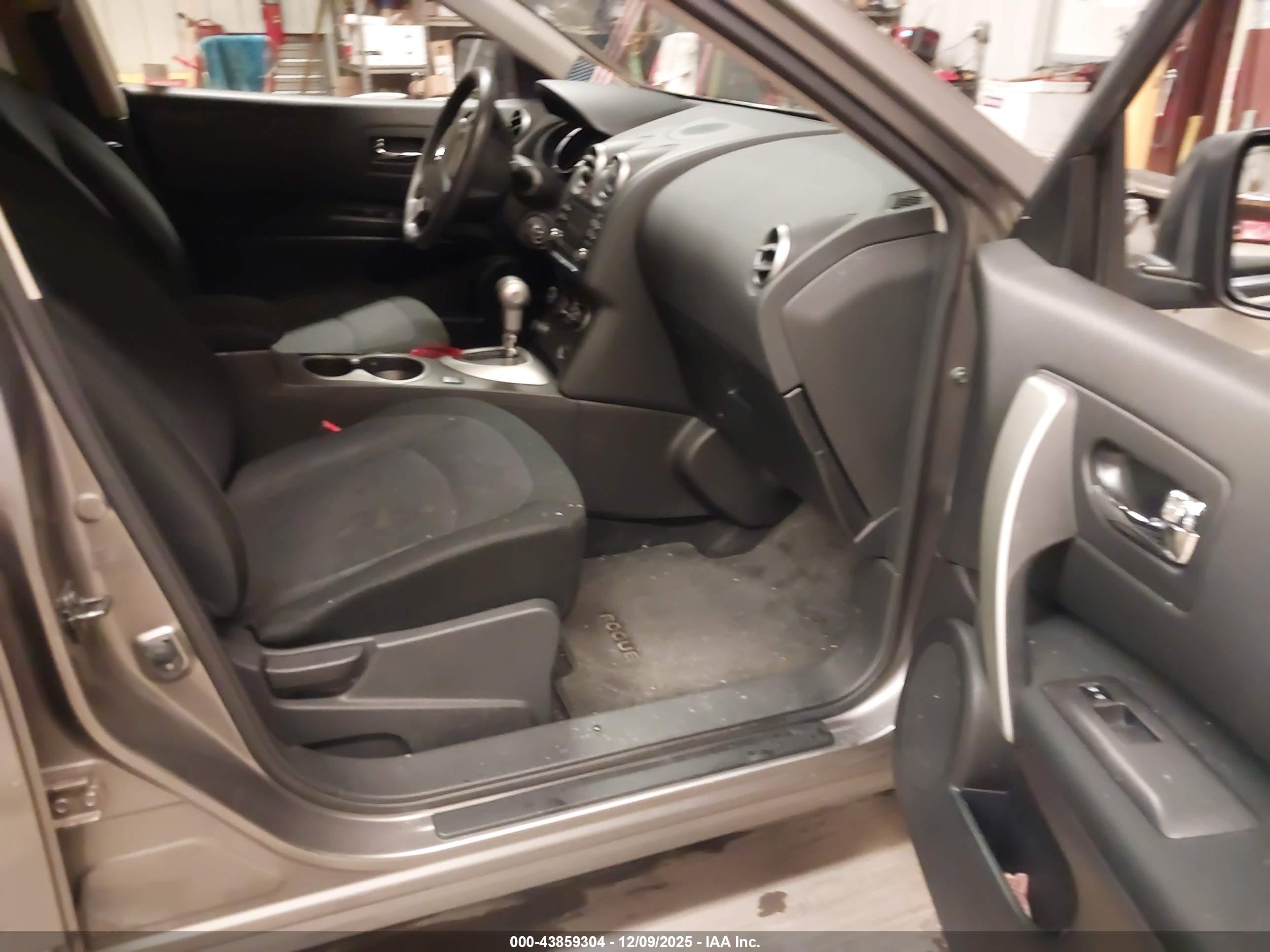 NISSAN ROGUE image 5