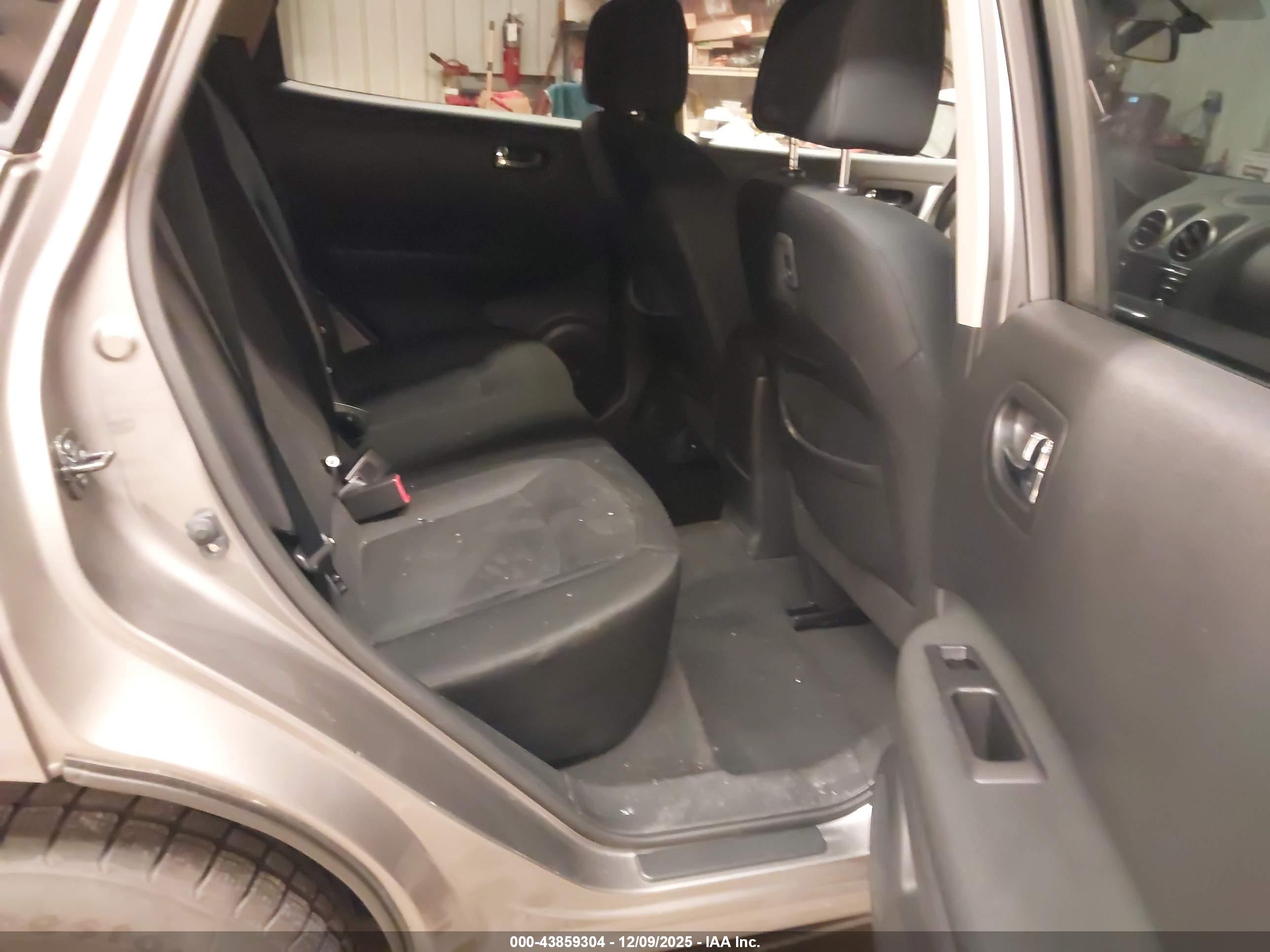 NISSAN ROGUE image 8