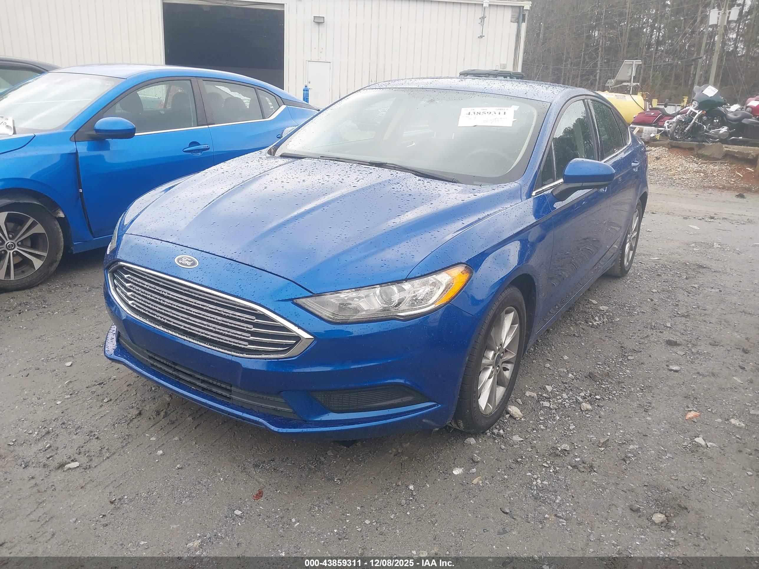 FORD FUSION image 2