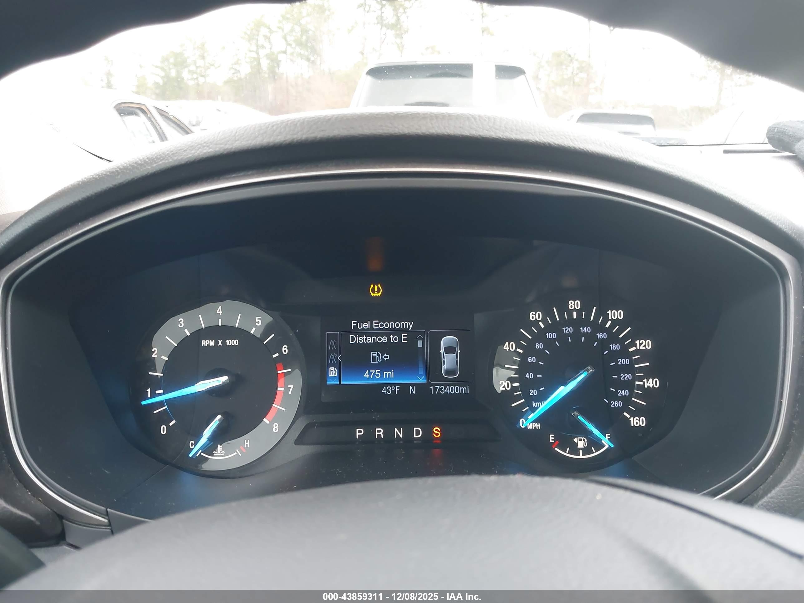 FORD FUSION image 7