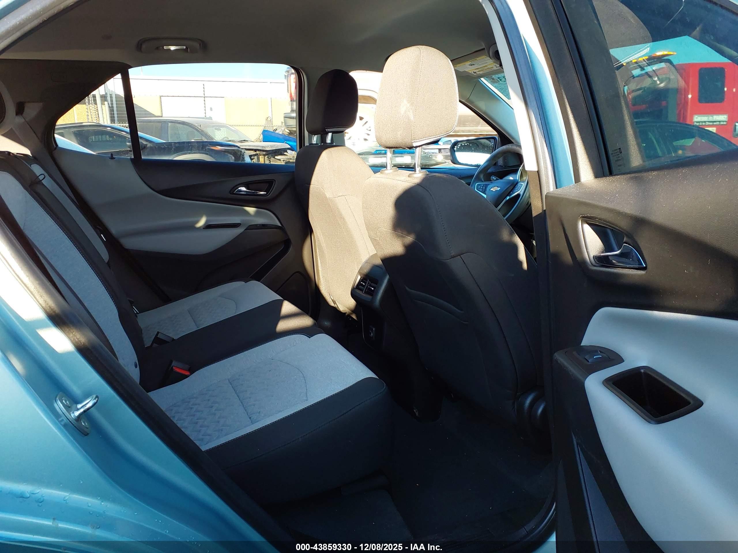 CHEVROLET EQUINOX image 8