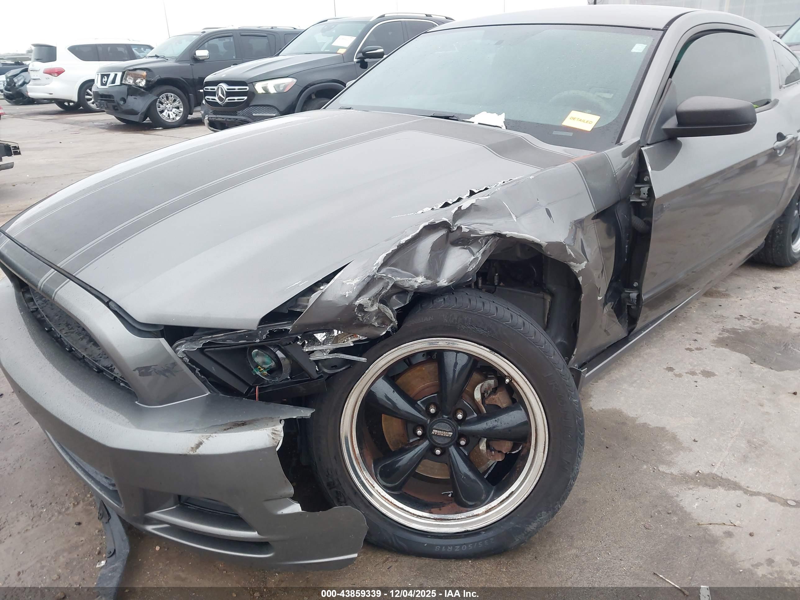 FORD MUSTANG image 6