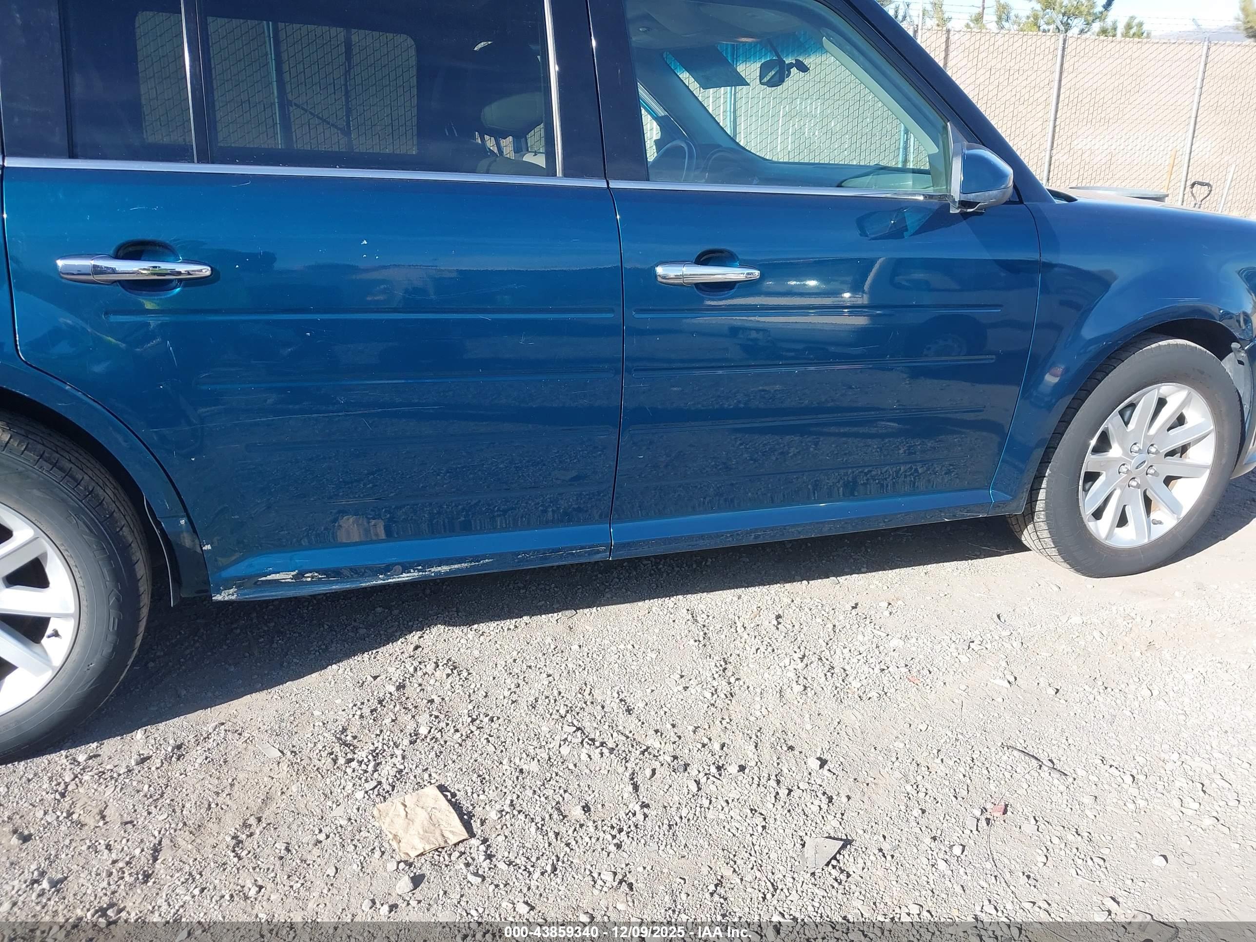 FORD FLEX image 6