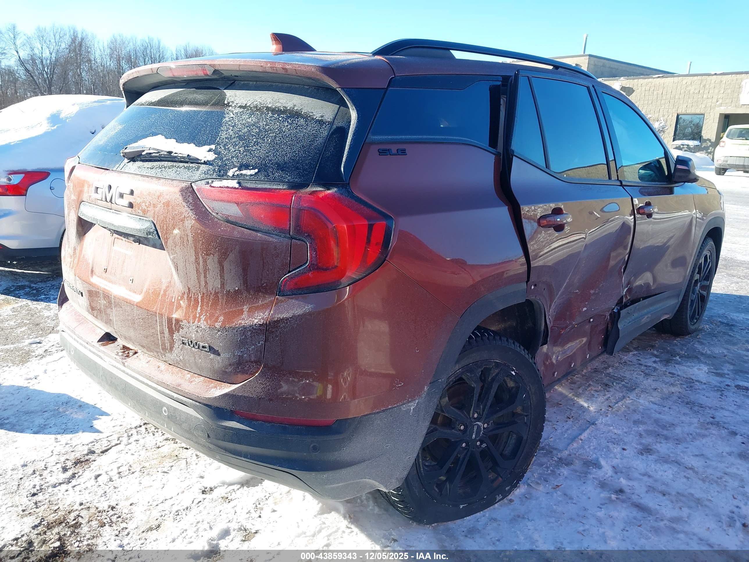GMC TERRAIN image 4