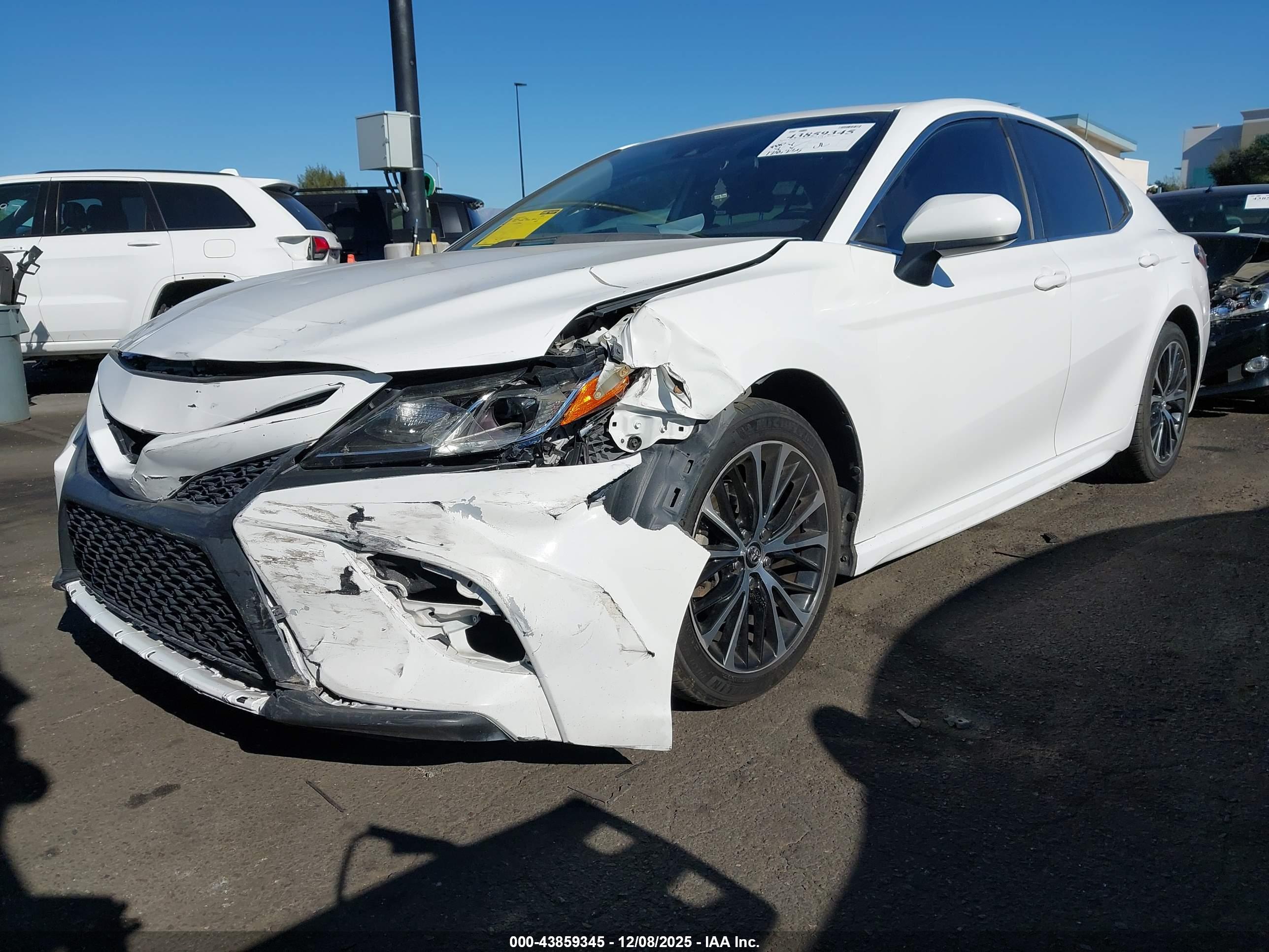 TOYOTA CAMRY image 2