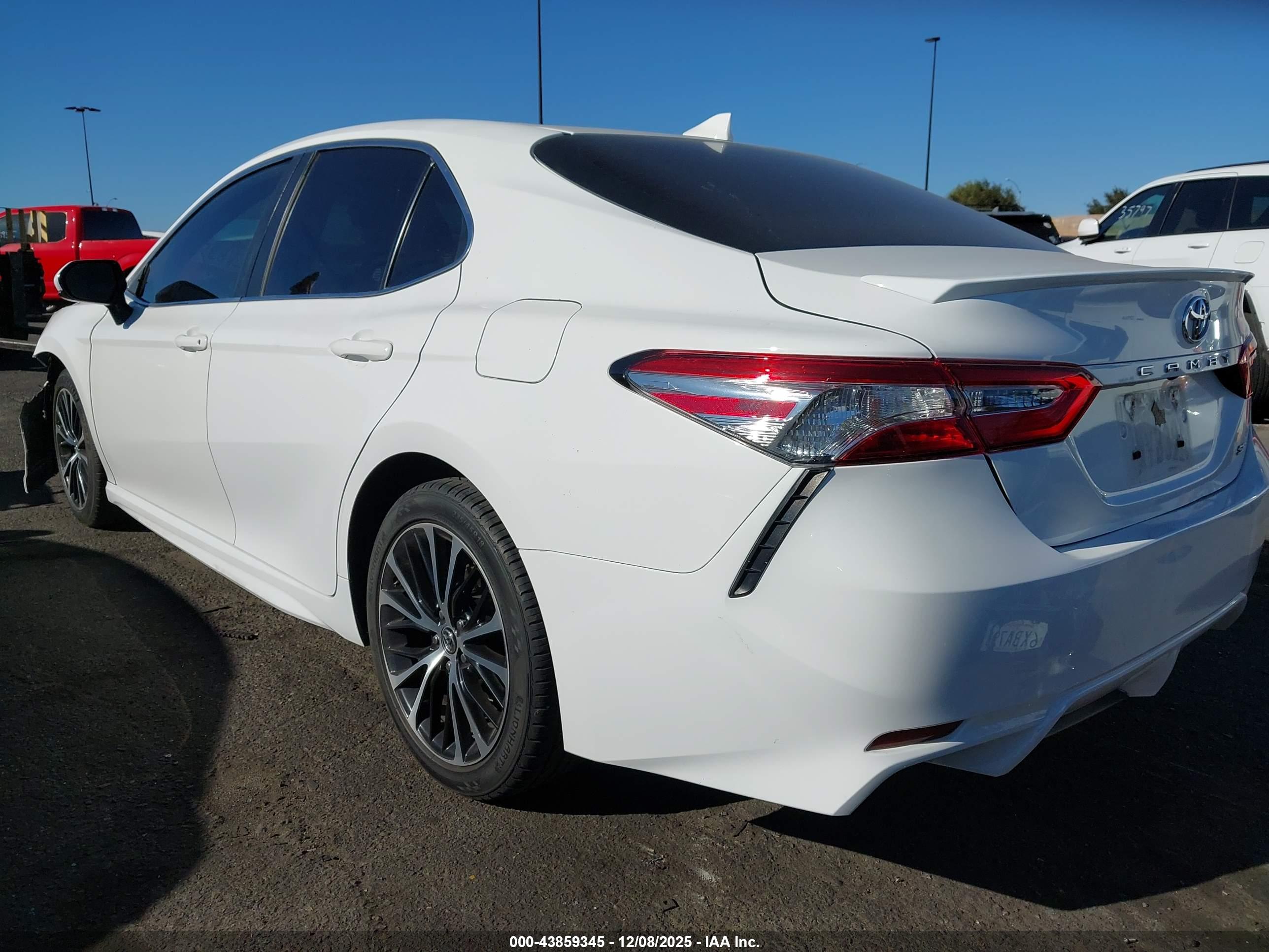 TOYOTA CAMRY image 3