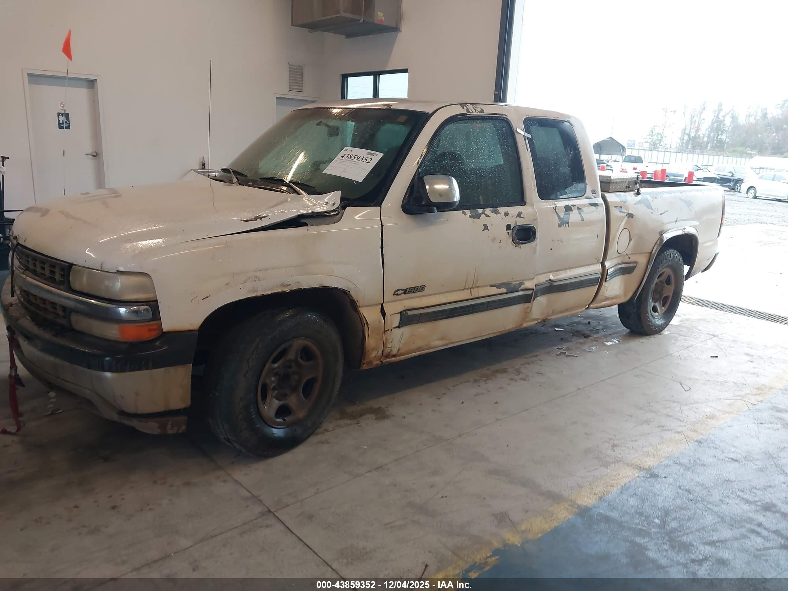 CHEVROLET SILVERADO image 2