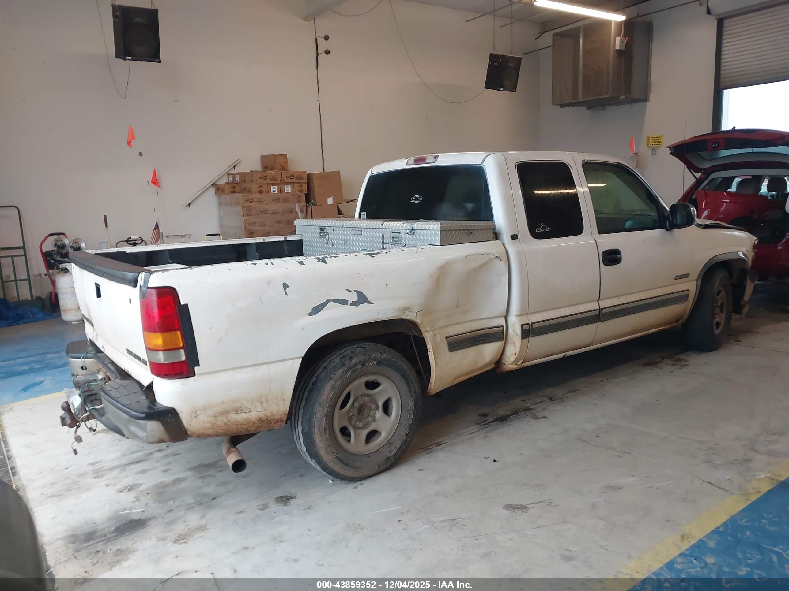 CHEVROLET SILVERADO image 4