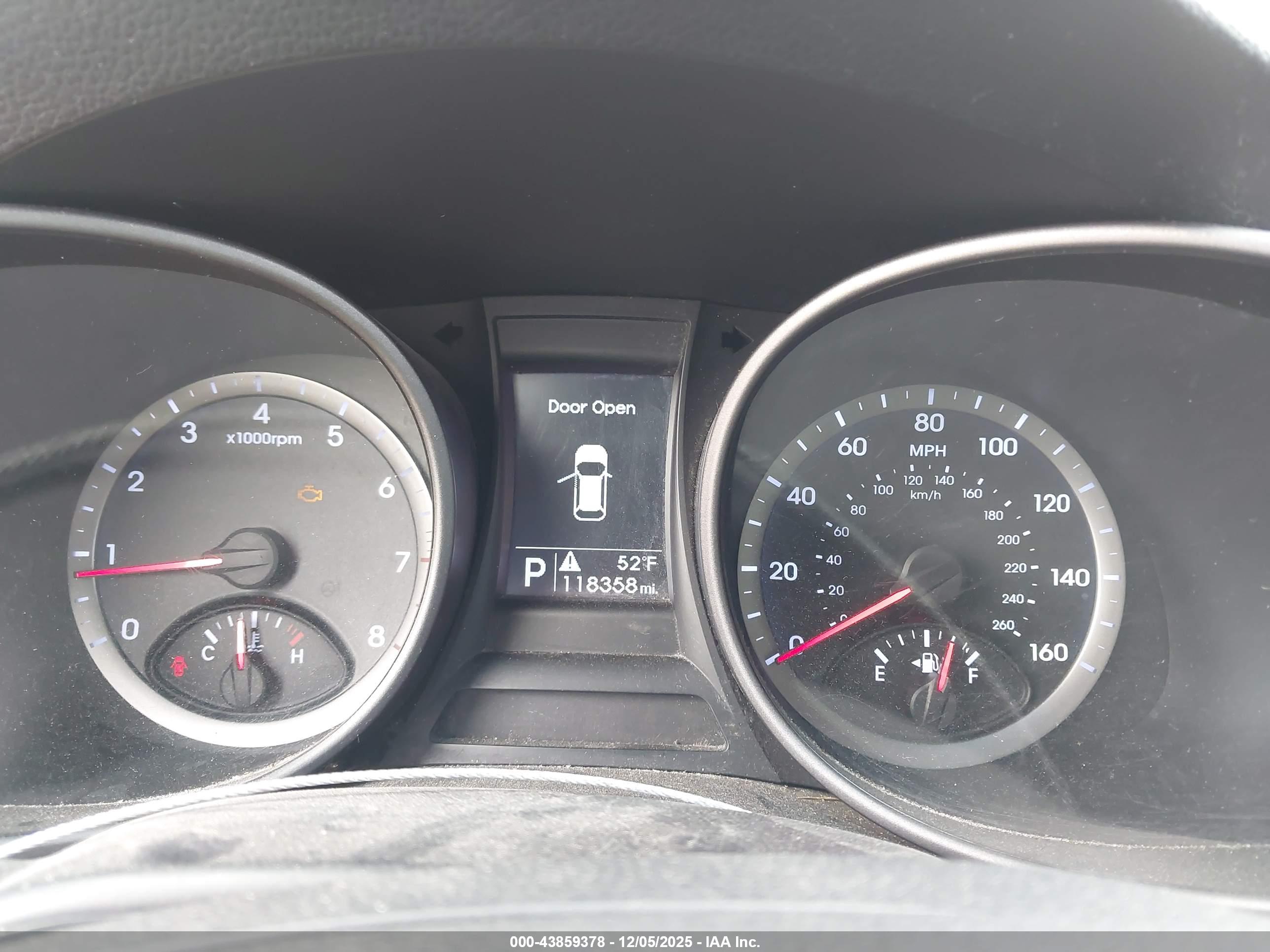 HYUNDAI SANTA image 7