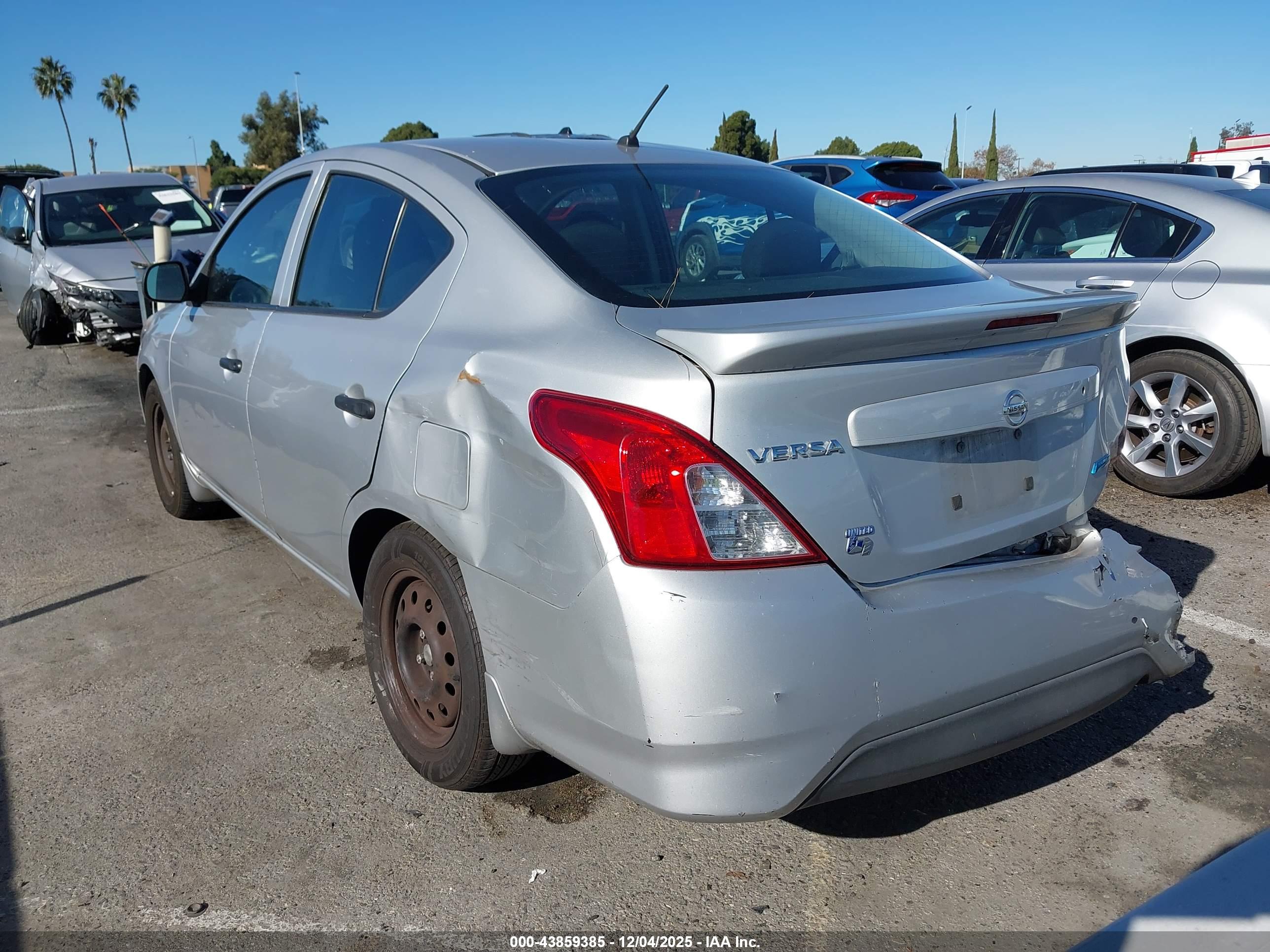 NISSAN VERSA image 3