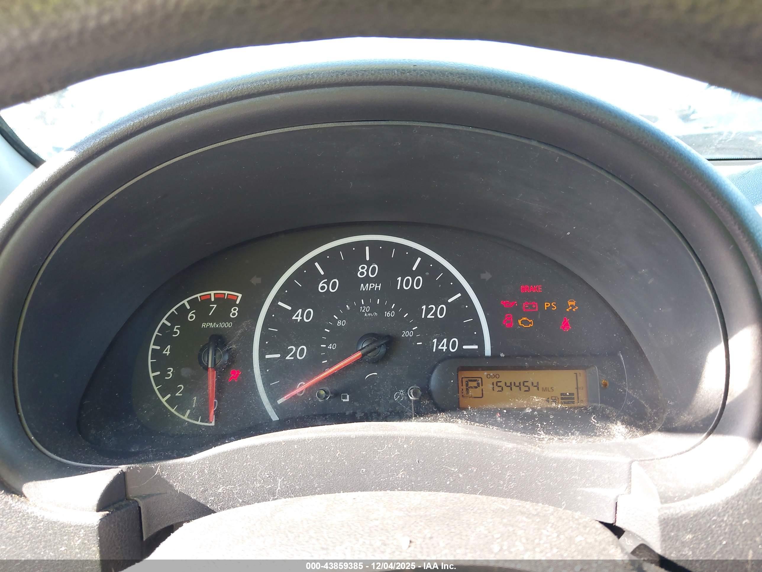 NISSAN VERSA image 7