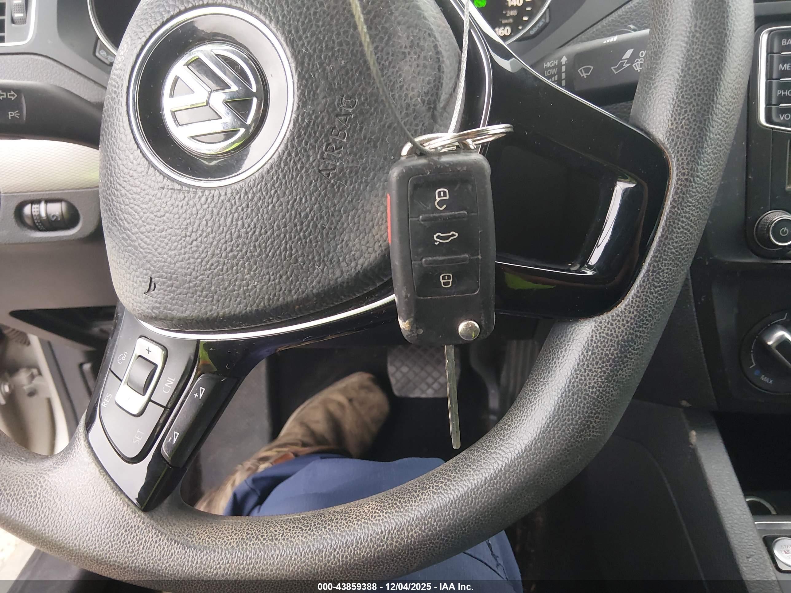 VOLKSWAGEN JETTA image 11
