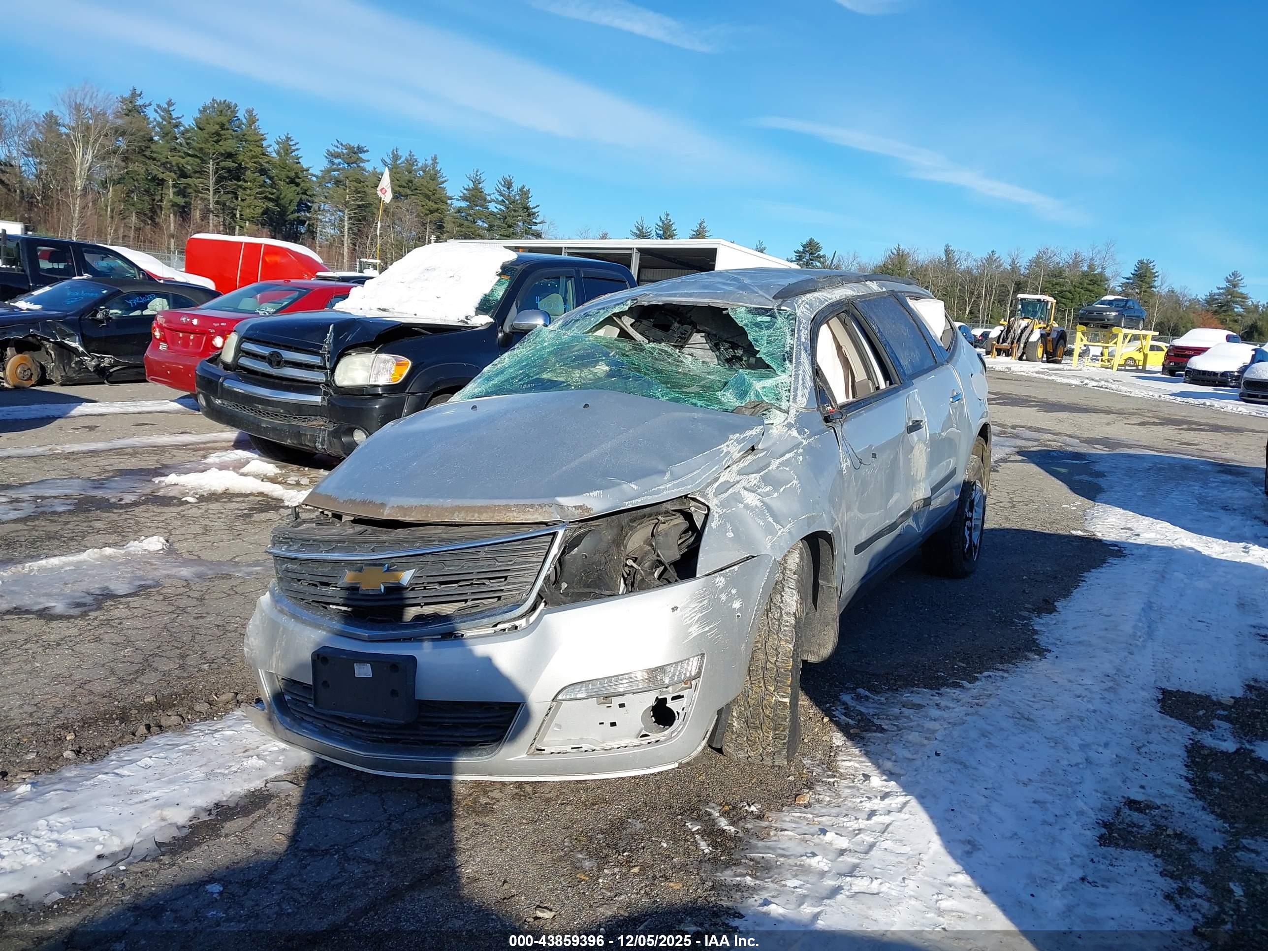 CHEVROLET TRAVERSE image 2