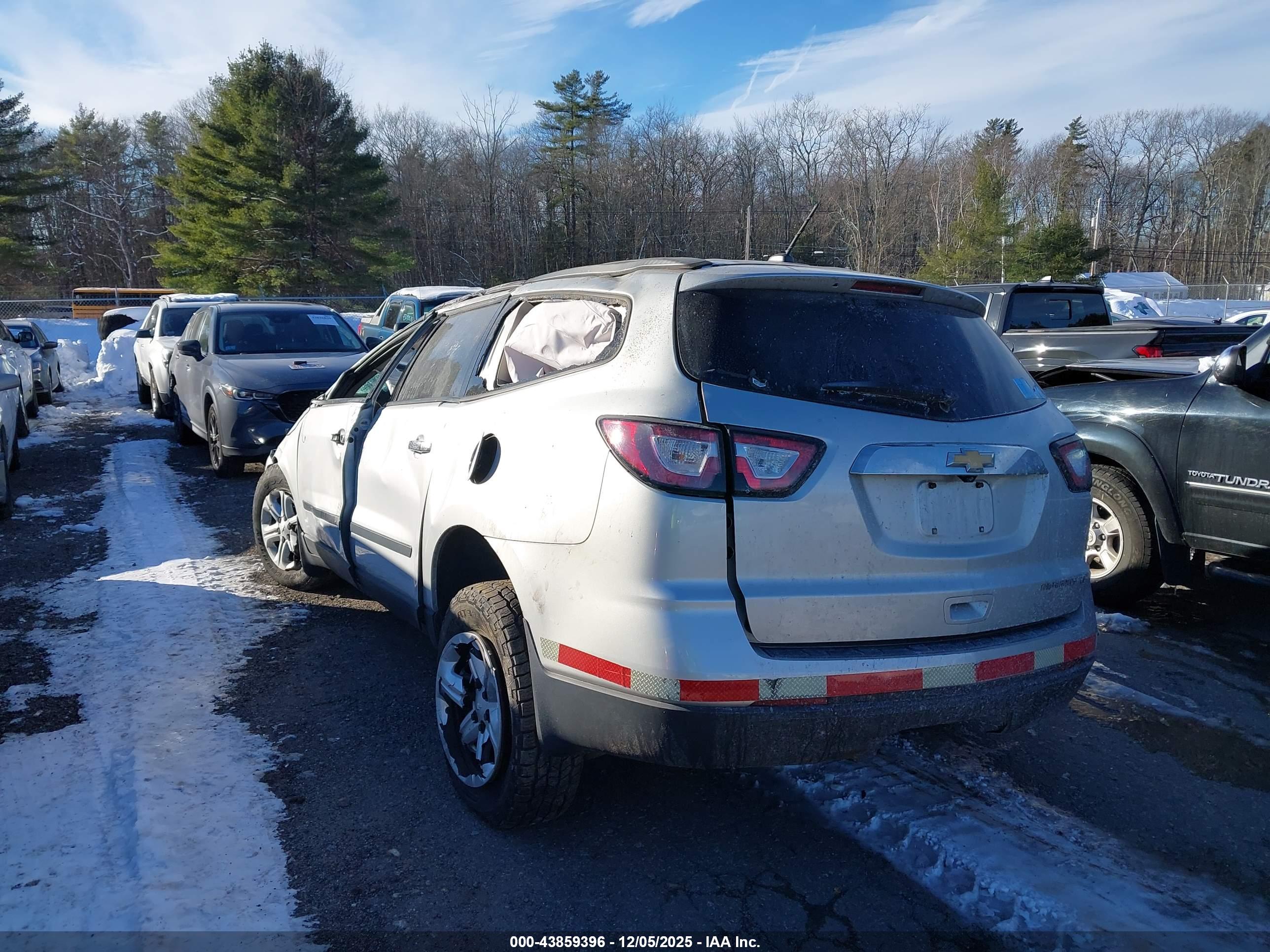 CHEVROLET TRAVERSE image 3