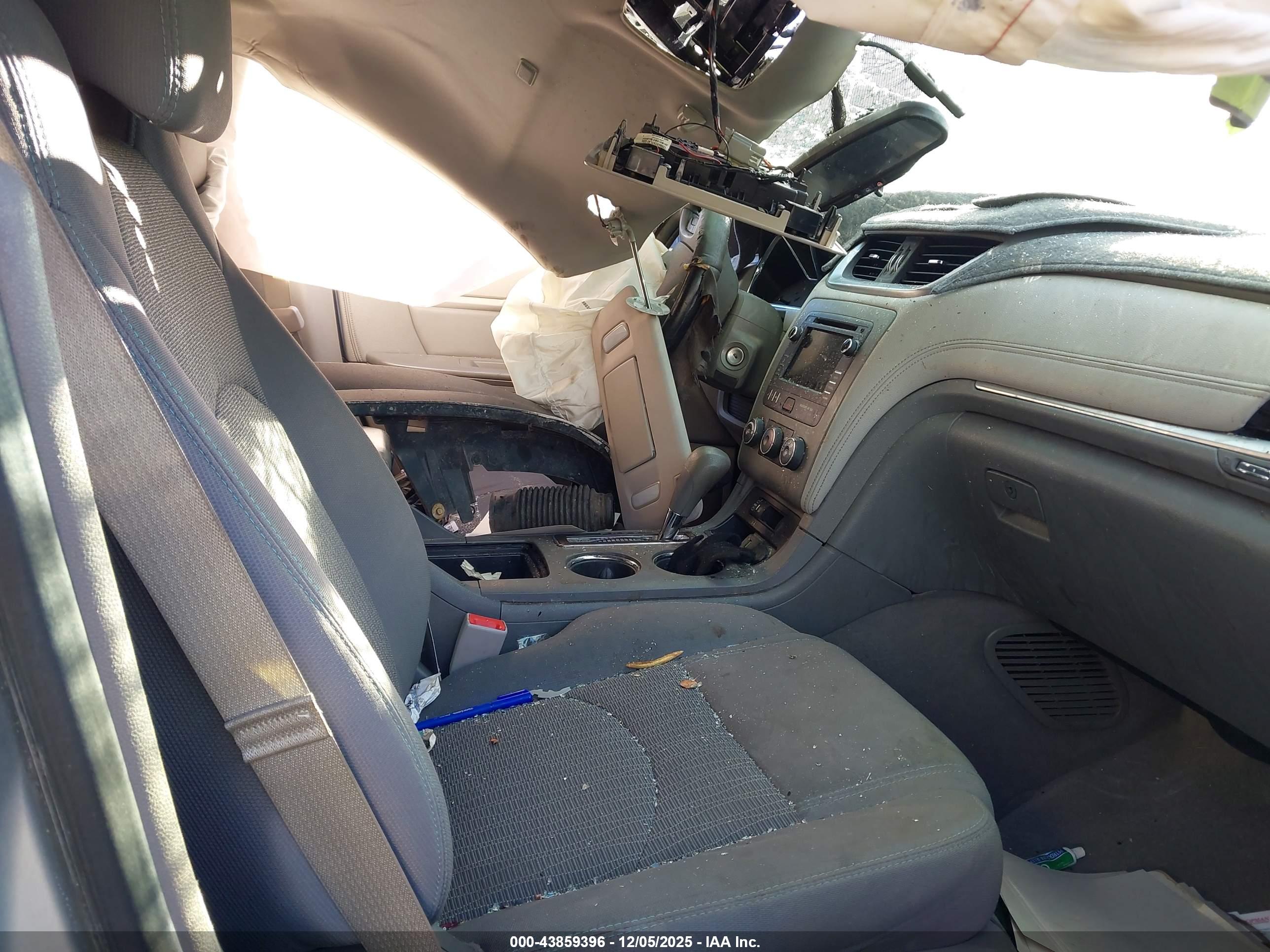 CHEVROLET TRAVERSE image 5