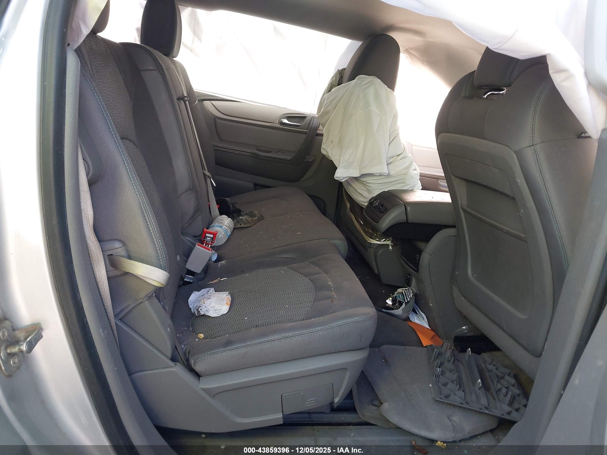 CHEVROLET TRAVERSE image 8