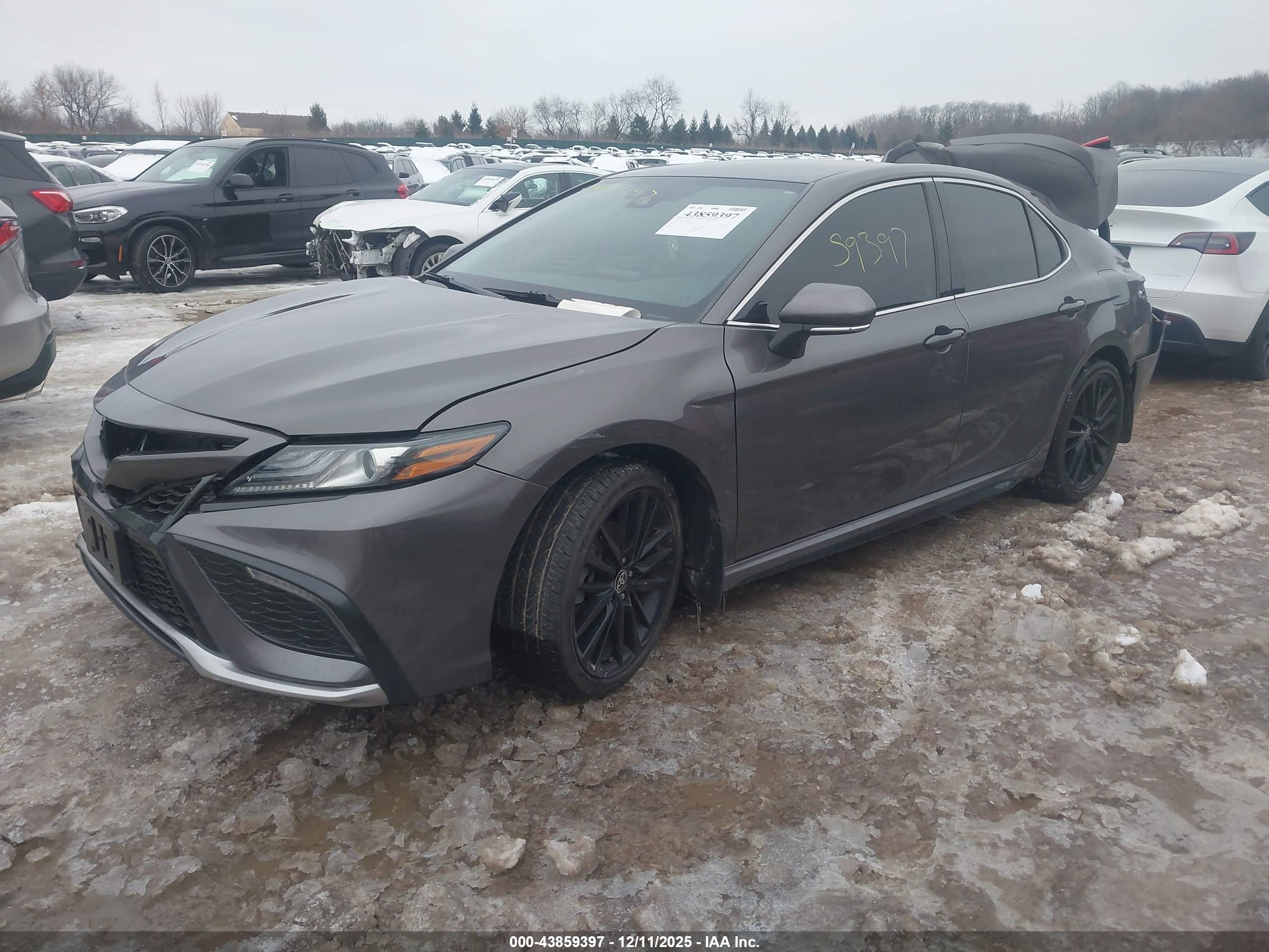 TOYOTA CAMRY image 2