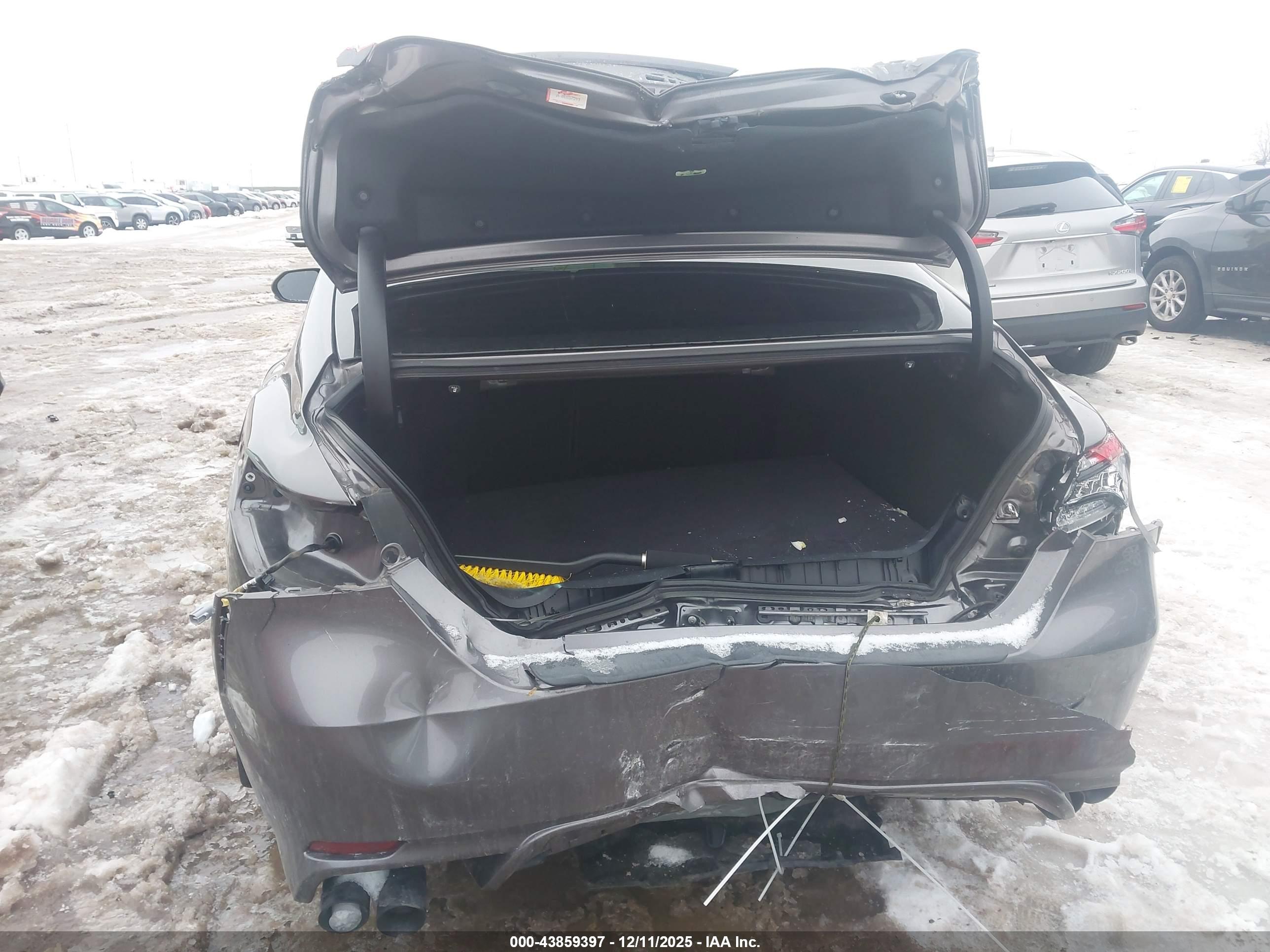 TOYOTA CAMRY image 6