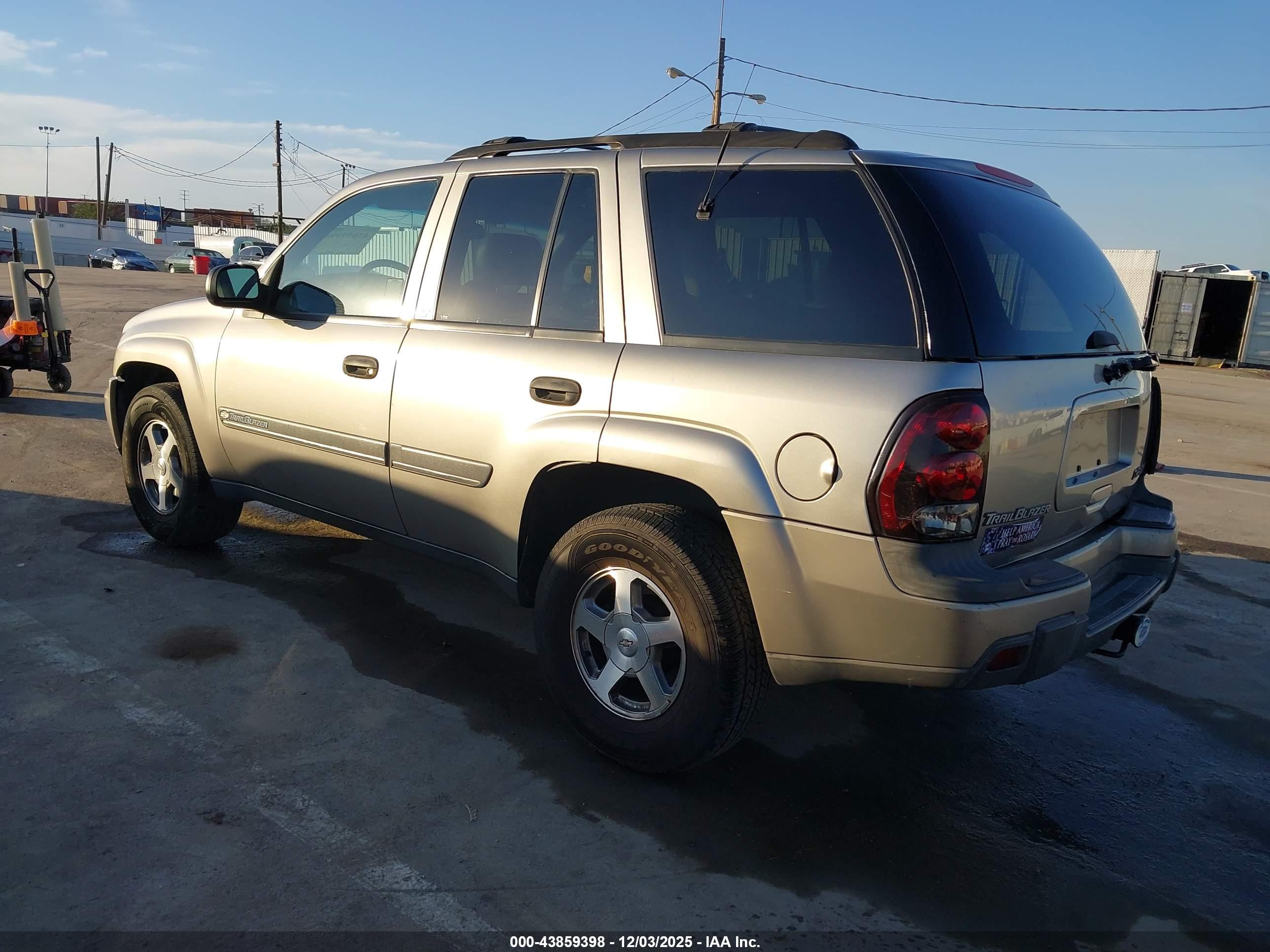 CHEVROLET TRAILBLAZER image 3