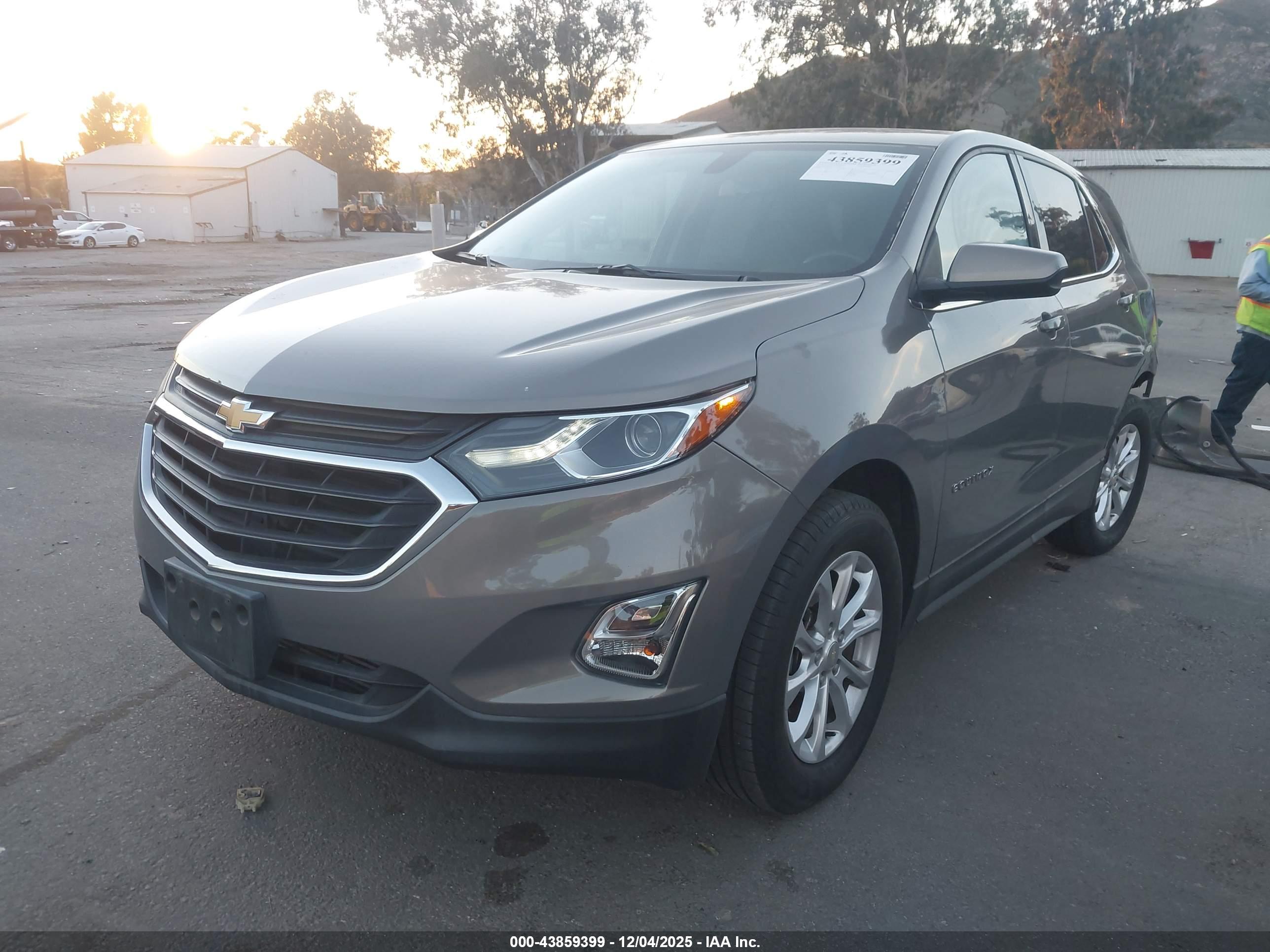 CHEVROLET EQUINOX image 2